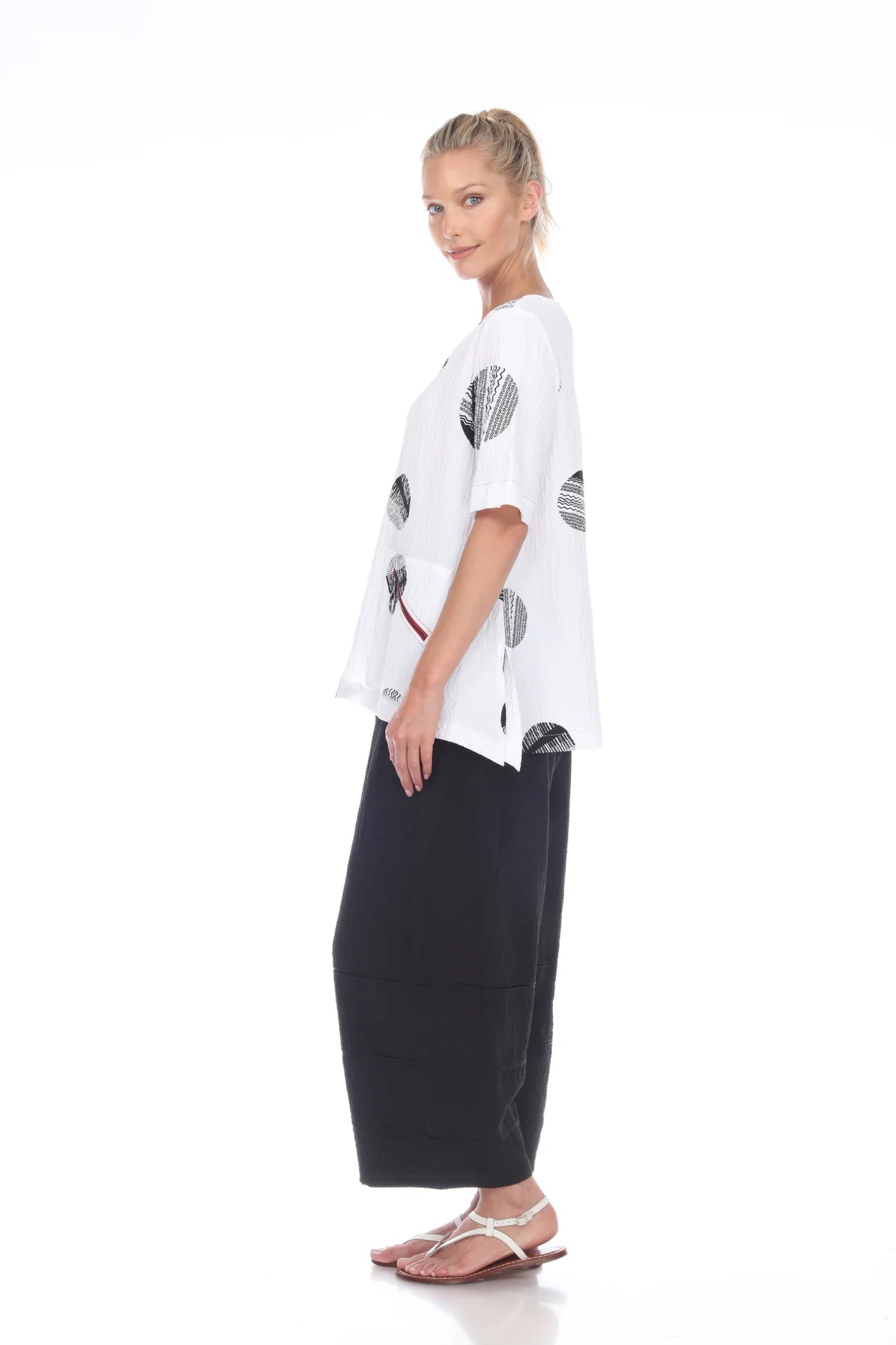 MOONLIGHT Abstract Circle Artsy V-Neck Tunic  - 3027 - WHITE/BLACK