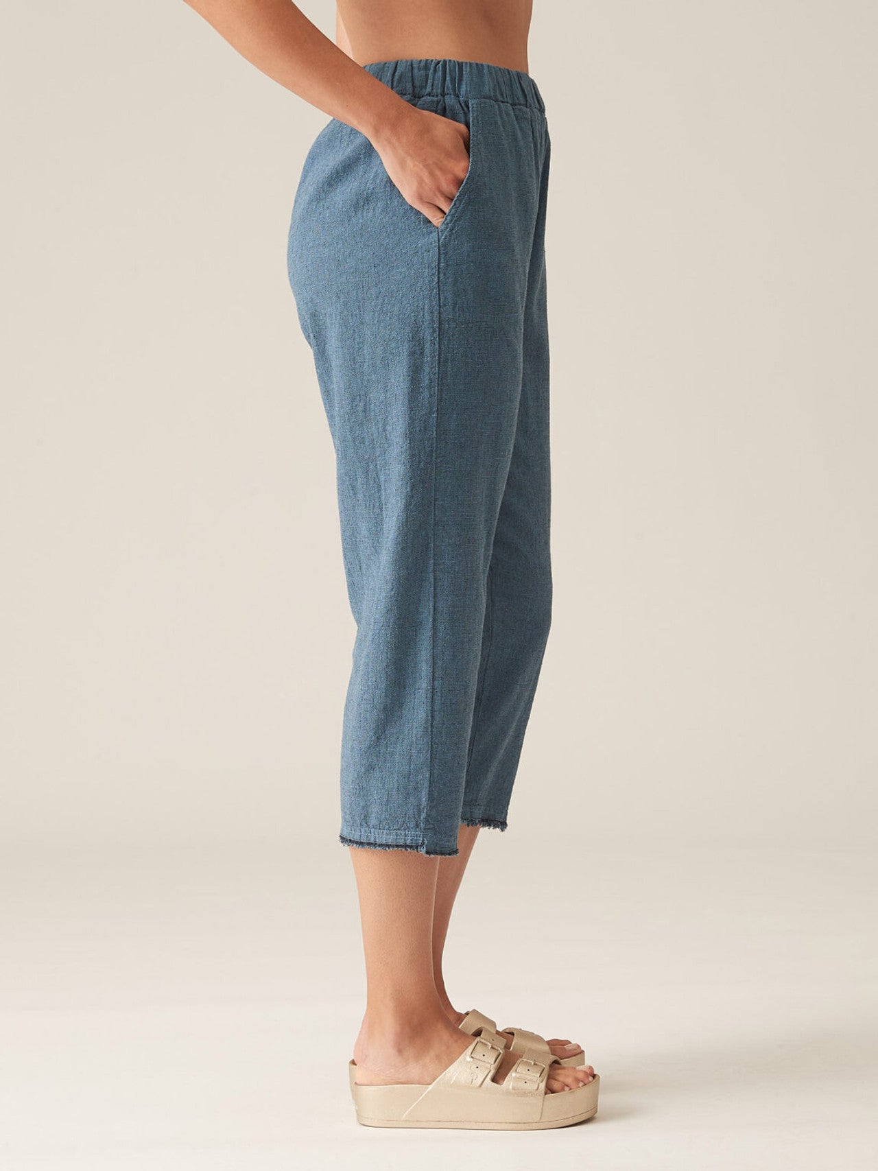 CUT LOOSE - Crosshatch Raw Edge Crop Pant - 4192357
