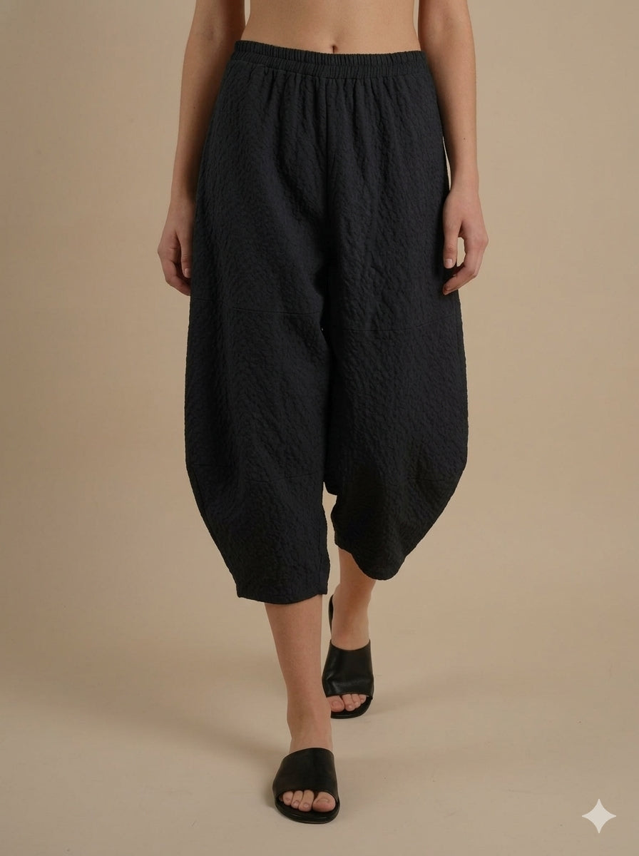 MOONLIGHT Black Textured Capri Balloon Pant - P4213 - BLACK