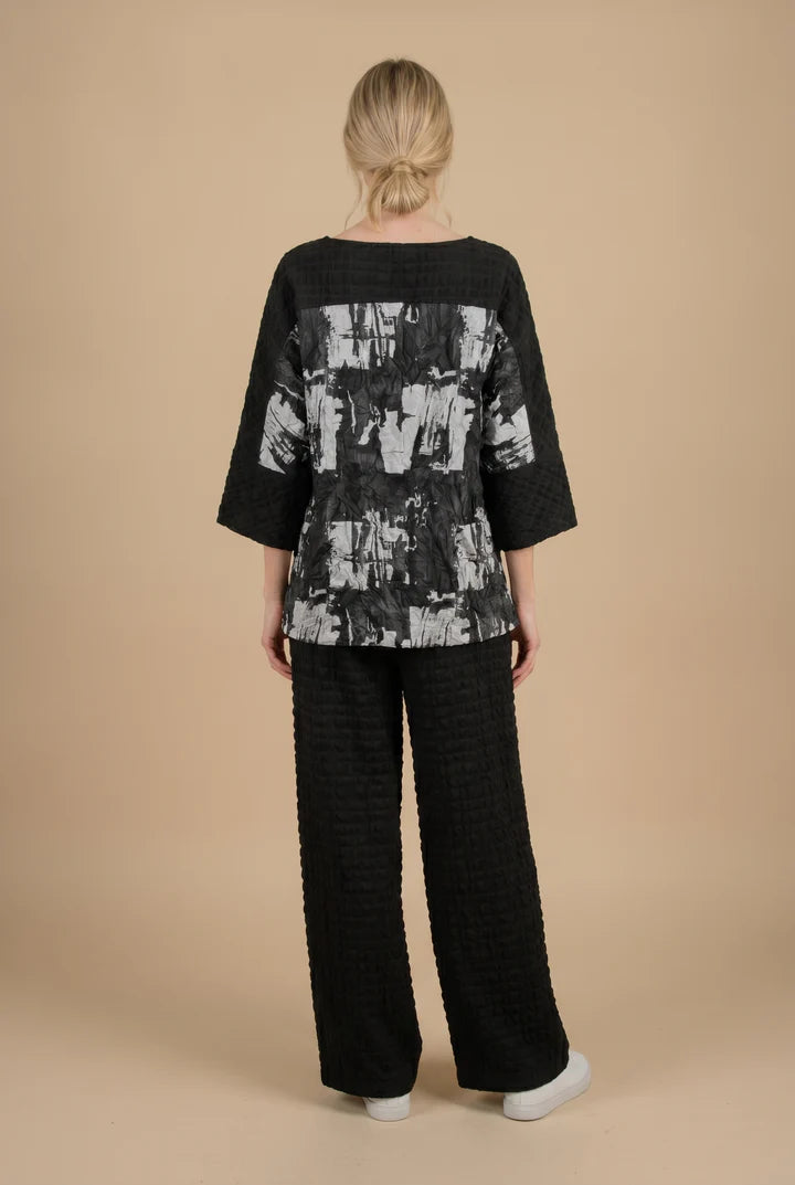 MOONLIGHT Black and White Abstract Boxy Top w/ 3/4 Sleeves - 4304