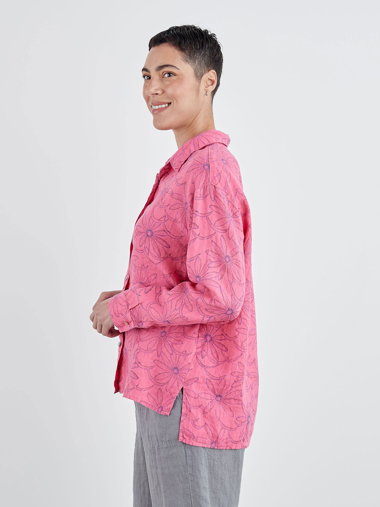 CUT LOOSE - Daisy Side Slit Shirt - 4476061
