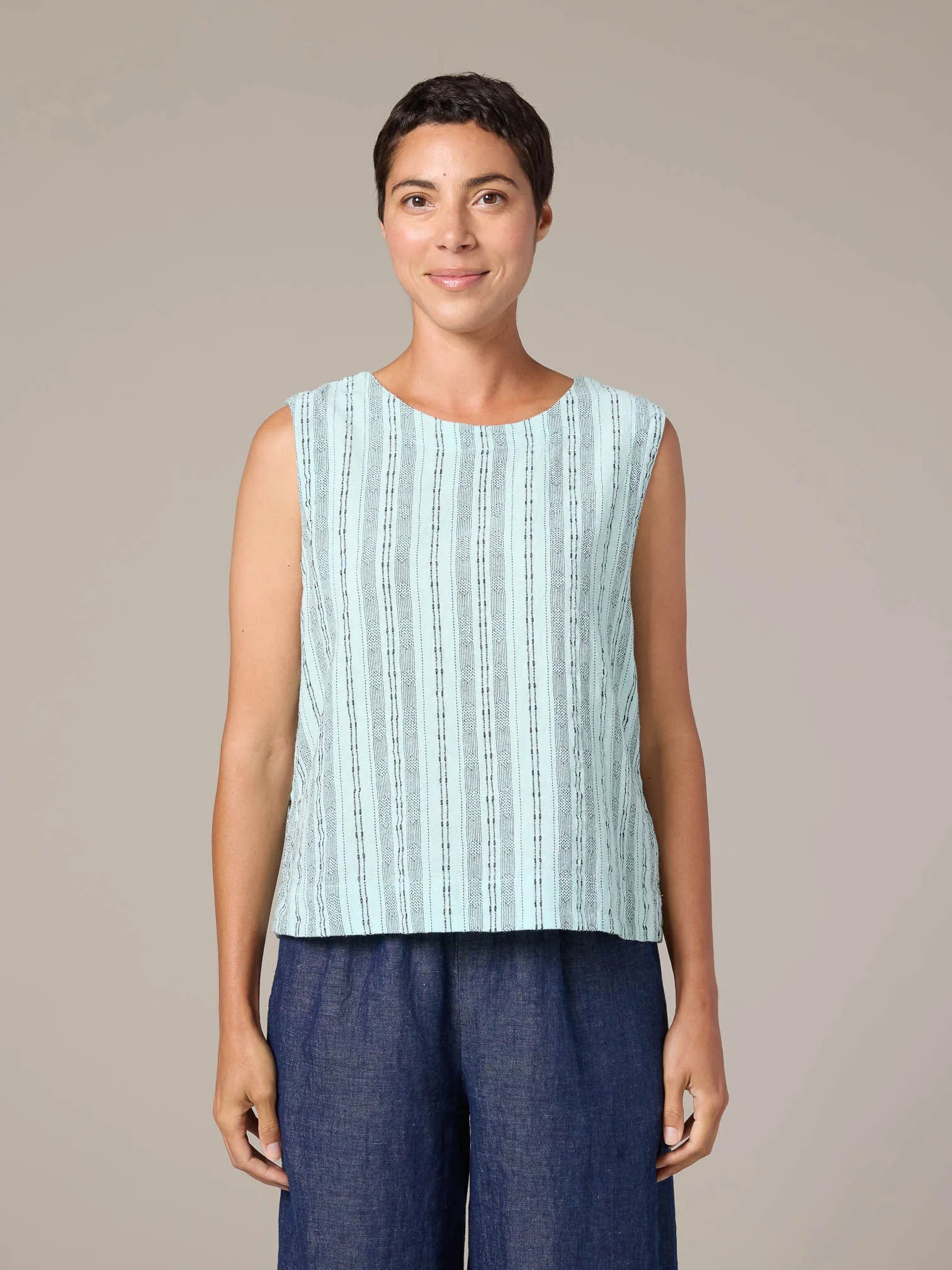 CUT LOOSE Pinstripe Linen Shell w/ Wide Facing Fountain - 5145331