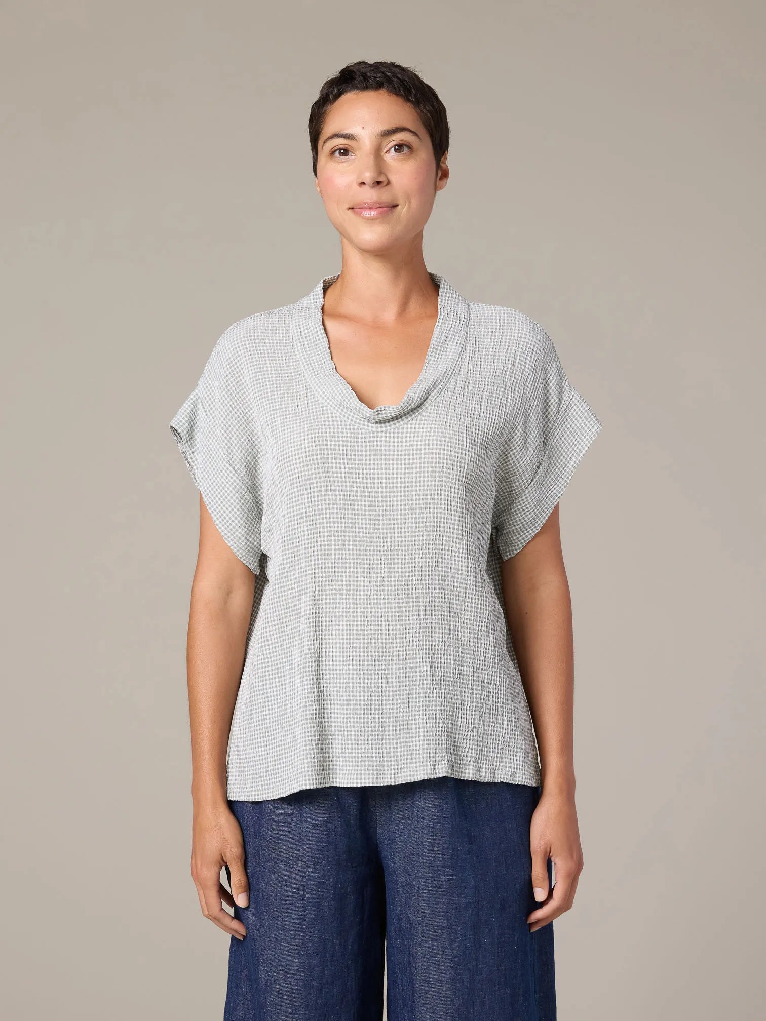 CUT LOOSE Crinkle Check S/S Cowl Top - 6126139