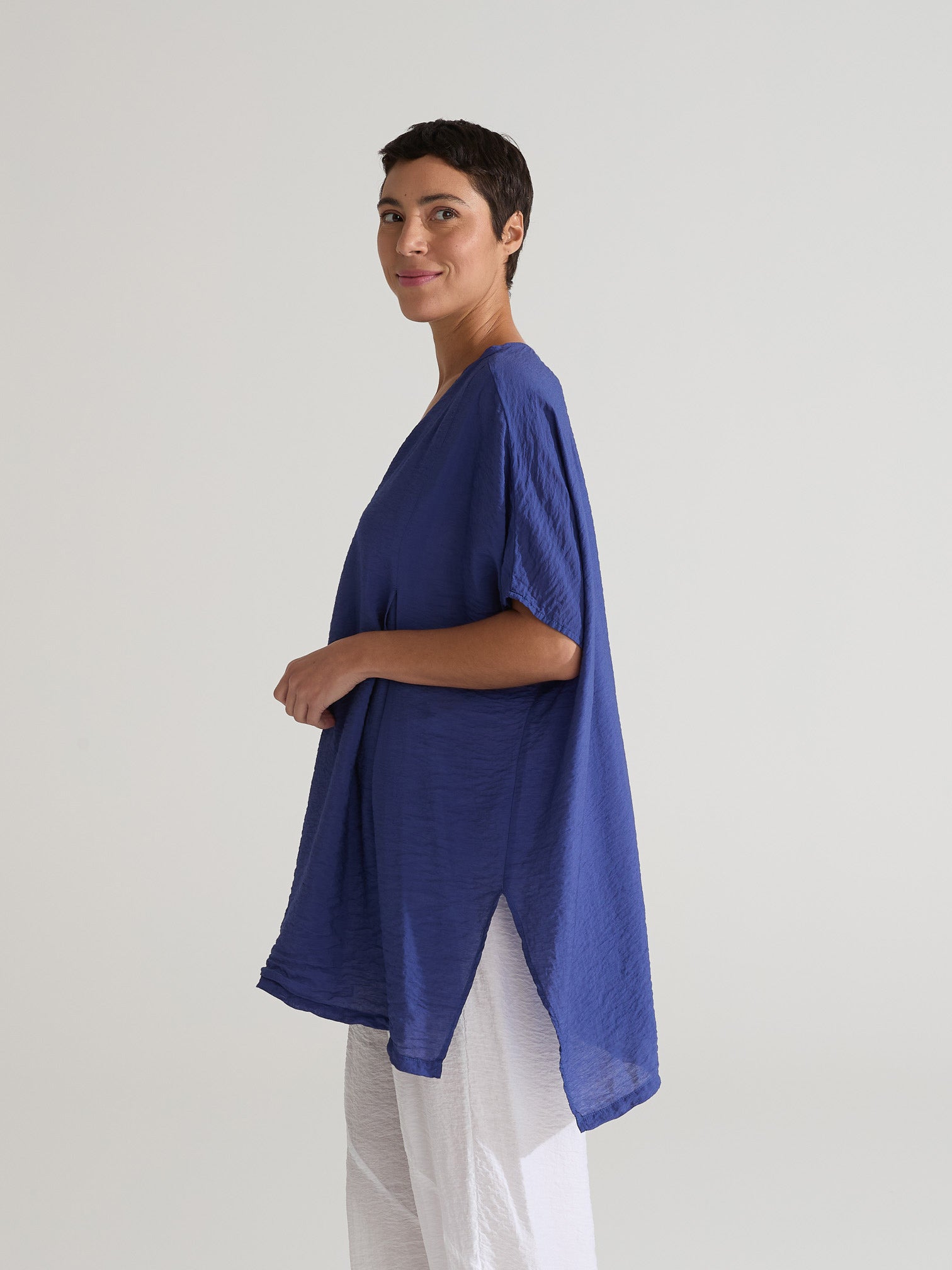 CUT LOOSE - Rayon Parachute O/S Pleat Top - 6216039