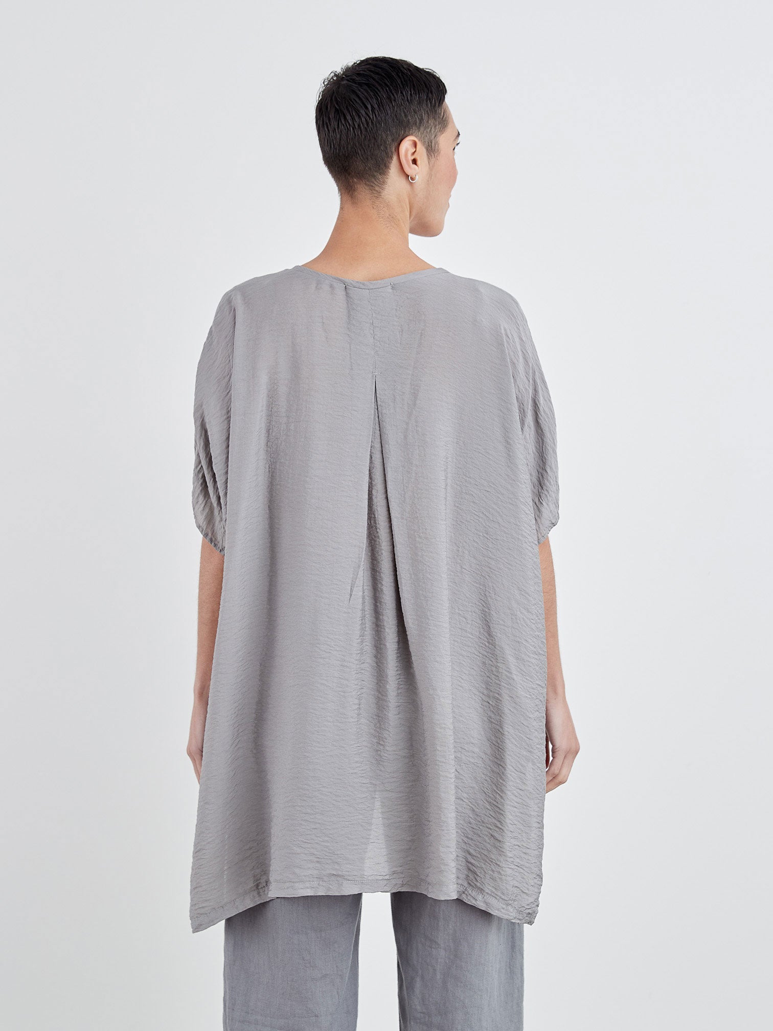 CUT LOOSE - Rayon Parachute O/S Pleat Top - 6216039