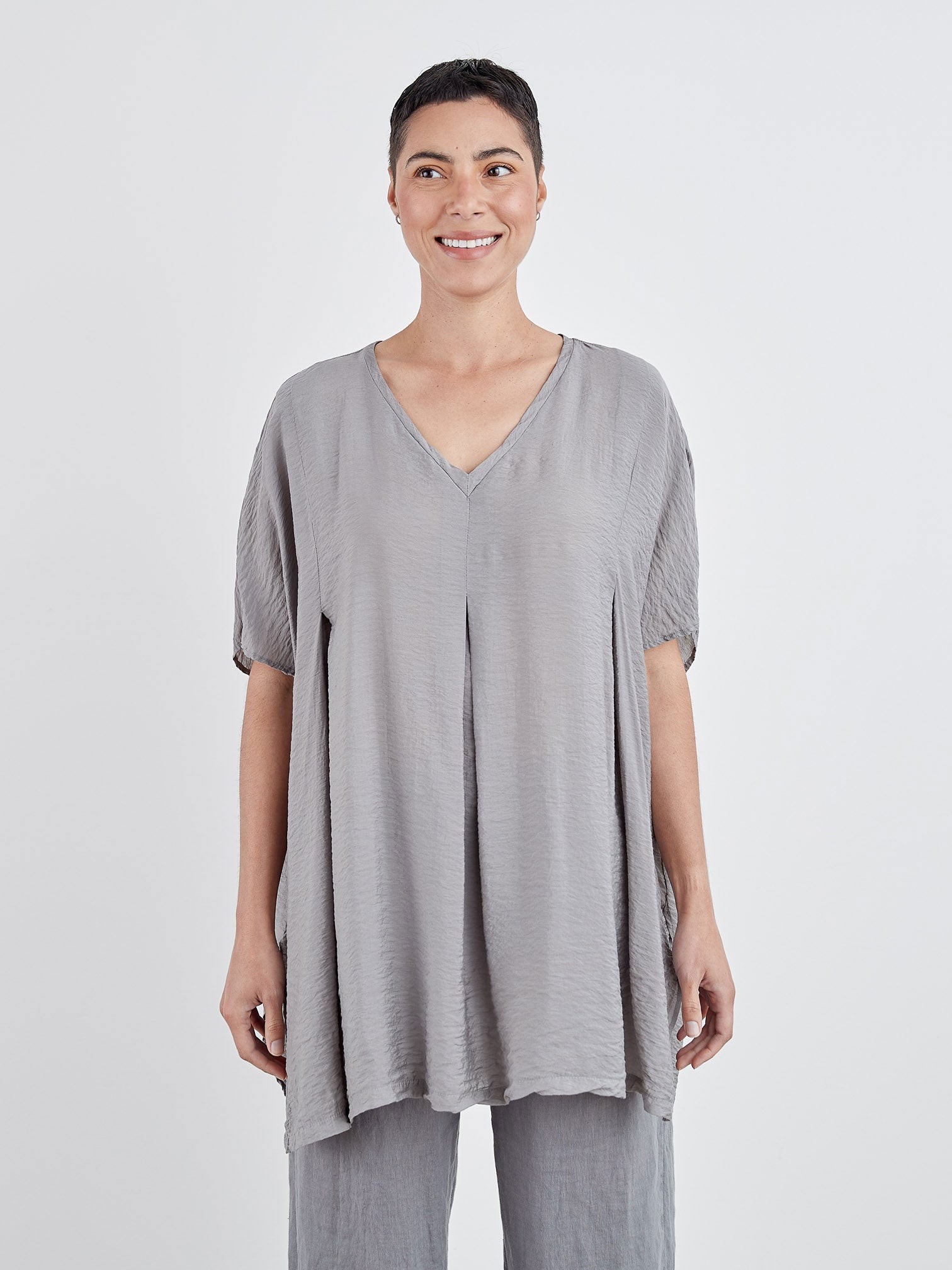 CUT LOOSE - Rayon Parachute O/S Pleat Top - 6216039
