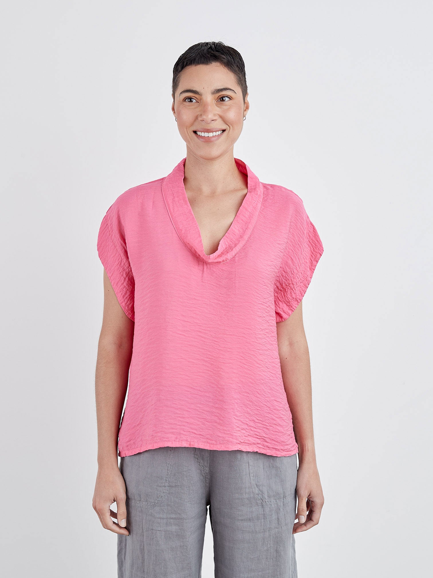 CUT LOOSE - Rayon Parachute S/S Cowl Top - 6216139