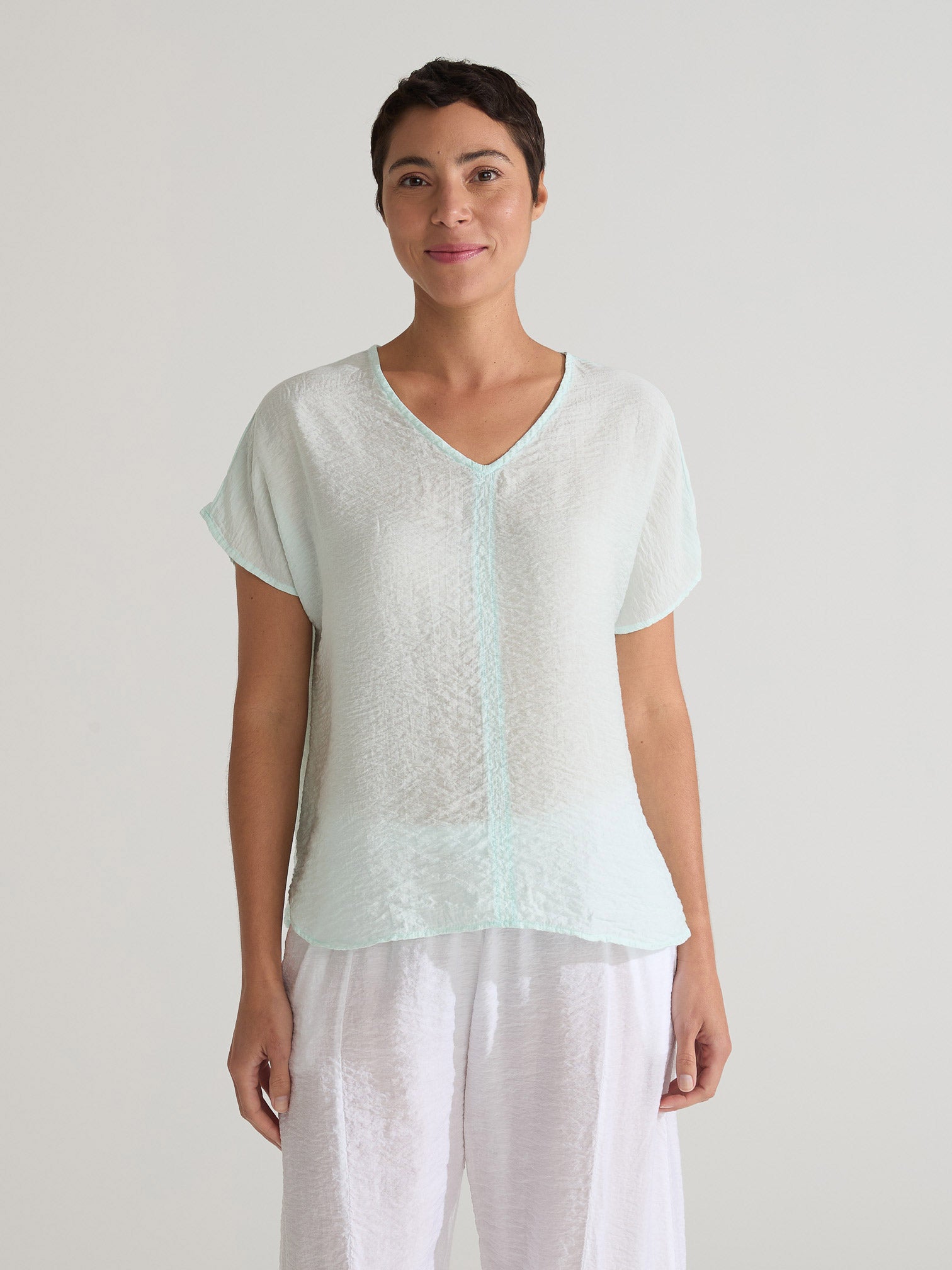 CUT LOOSE - Rayon Parachute V-Neck Popover - 6216241