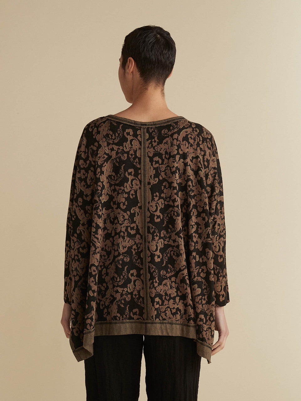 CUT LOOSE - Floral Jacquard O/S Deep V Tee - 6726599