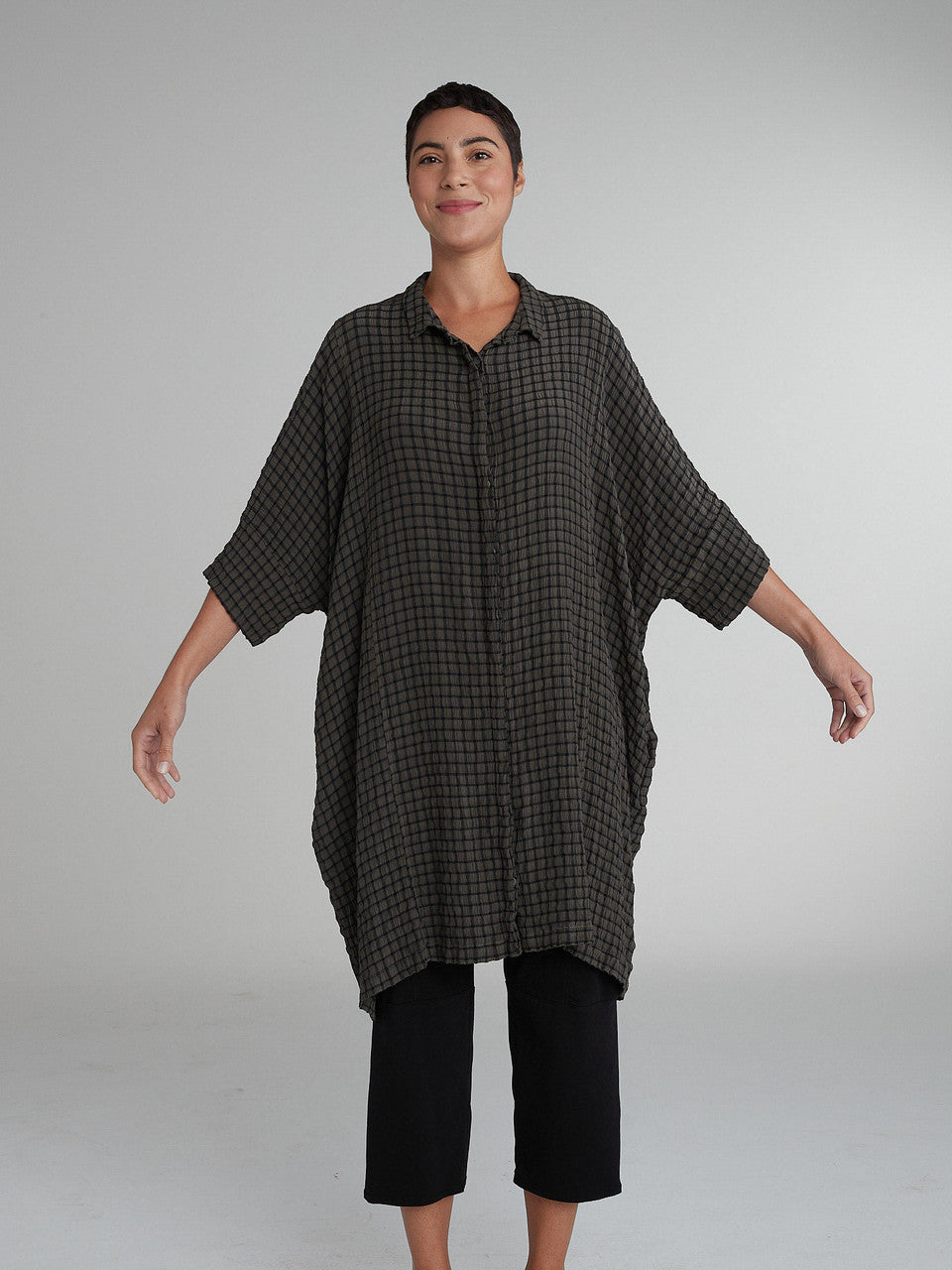 CUT LOOSE - Black Crinkle Plaid One-Size Kimono Shirt Dress - 6826513