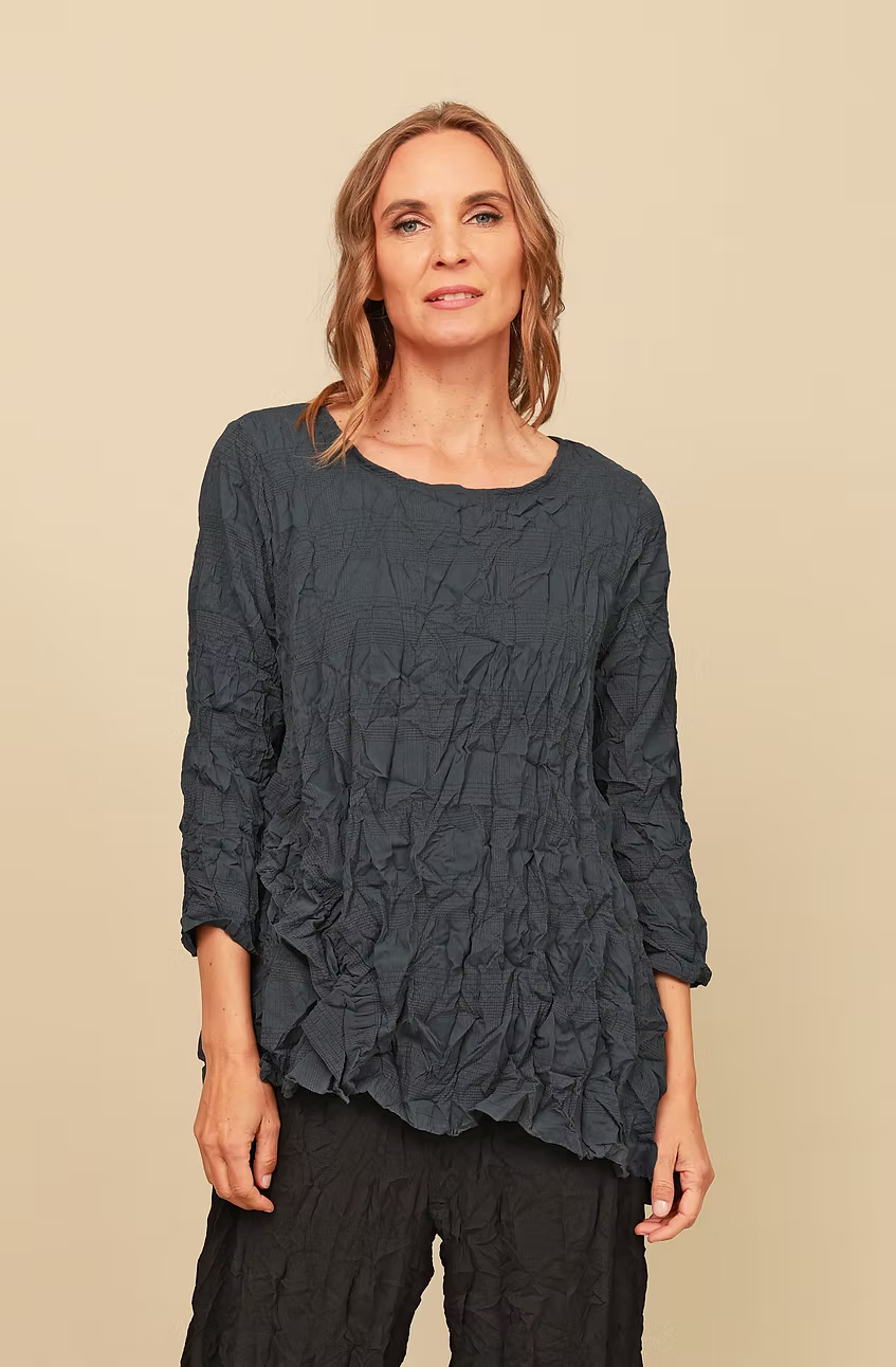 Chalet Mai Embossed Woven 3/4 Sleeve Top - T62552