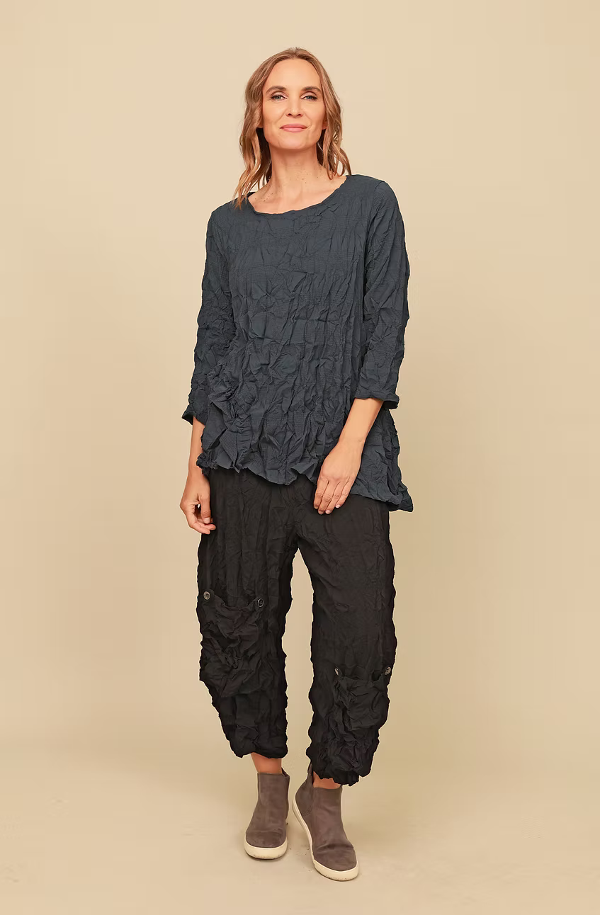 Chalet Mai Embossed Woven 3/4 Sleeve Solid Top - T62552