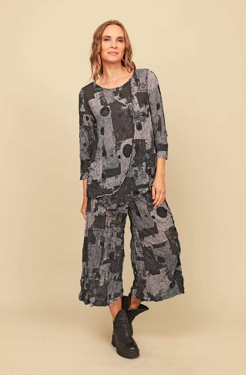 Chalet Crinkle Mesh 3/4 Sleeve Chloe Top - CM62300