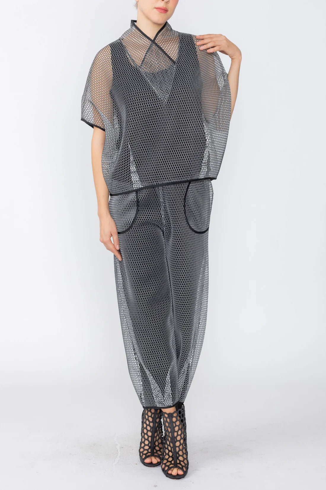 IC COLLECTION Top - 7727T - BLACK AND WHITE