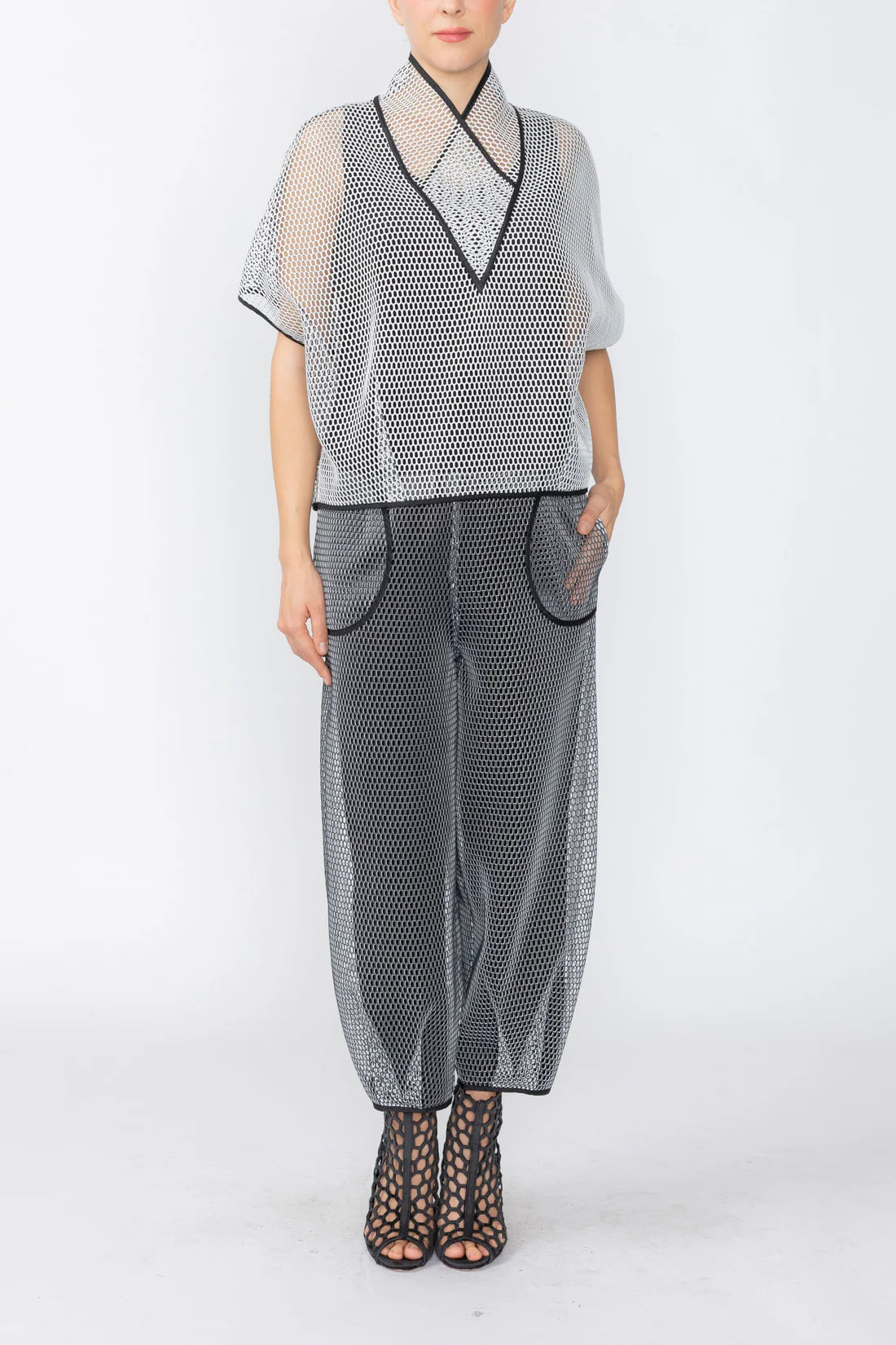 IC COLLECTION Top - 7727T - BLACK AND WHITE