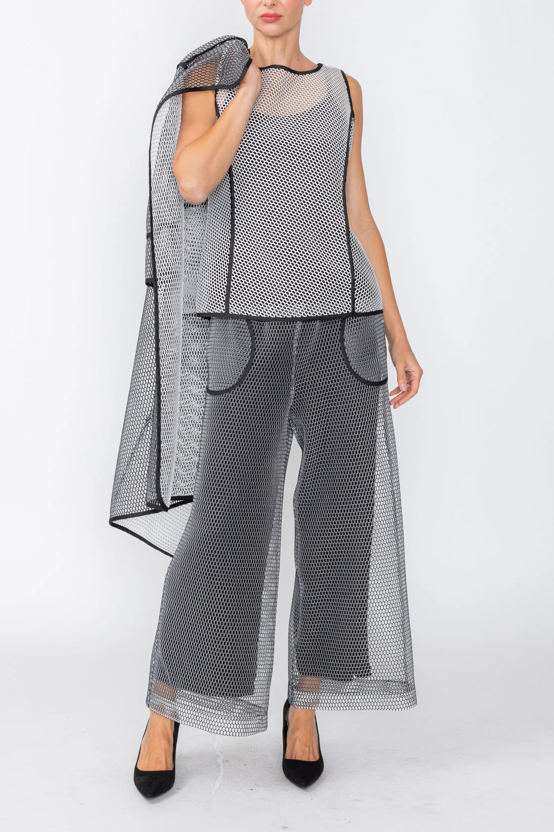 IC COLLECTION Top - 7752T - BLACK AND WHITE