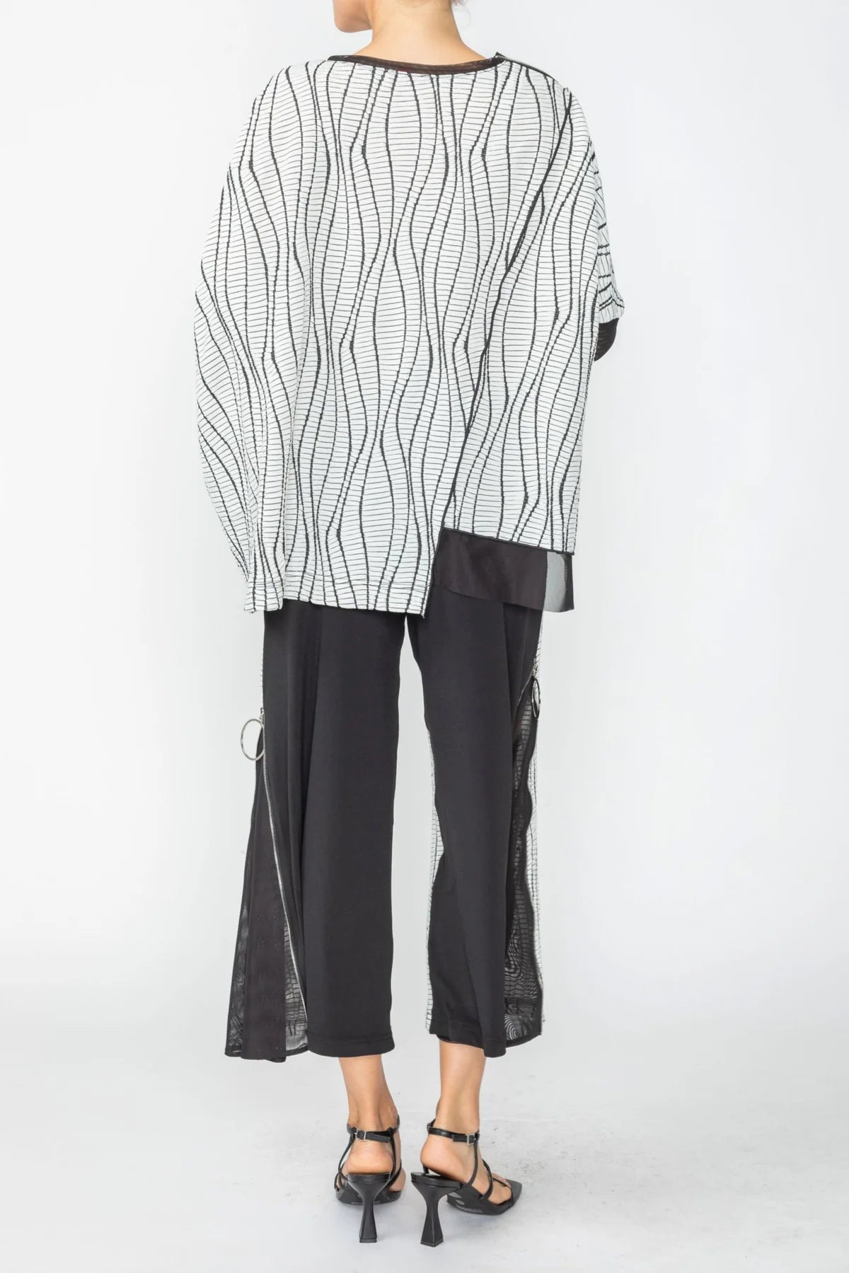 IC COLLECTION Top - 7812T - Black and White