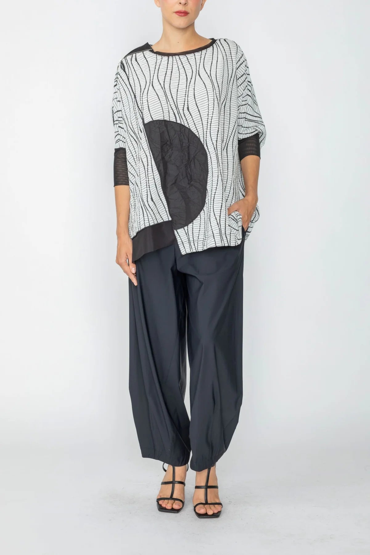 IC COLLECTION Top - 7812T - Black and White
