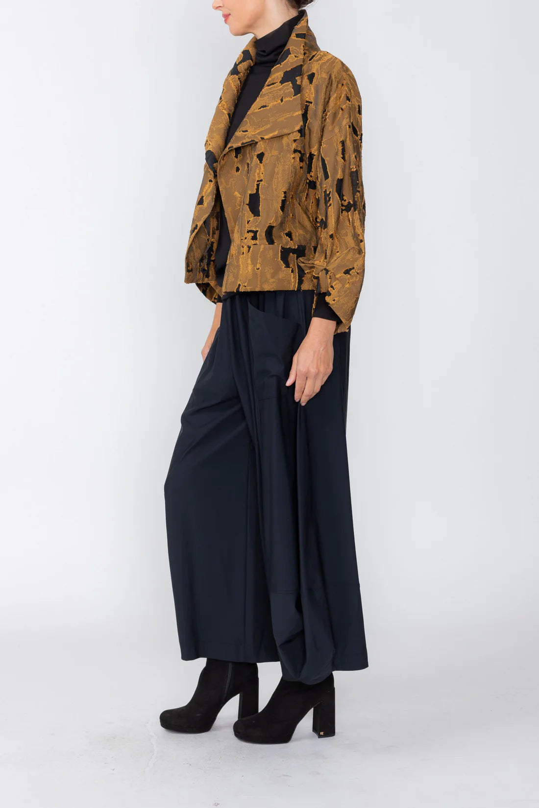 IC COLLECTION Crop Patterned Jacket - 8247J - GOLD
