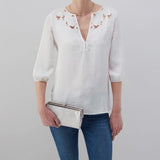 HOBO - Lauren-Clutch Wallet - SILVER IN METALLIC LEATHER
