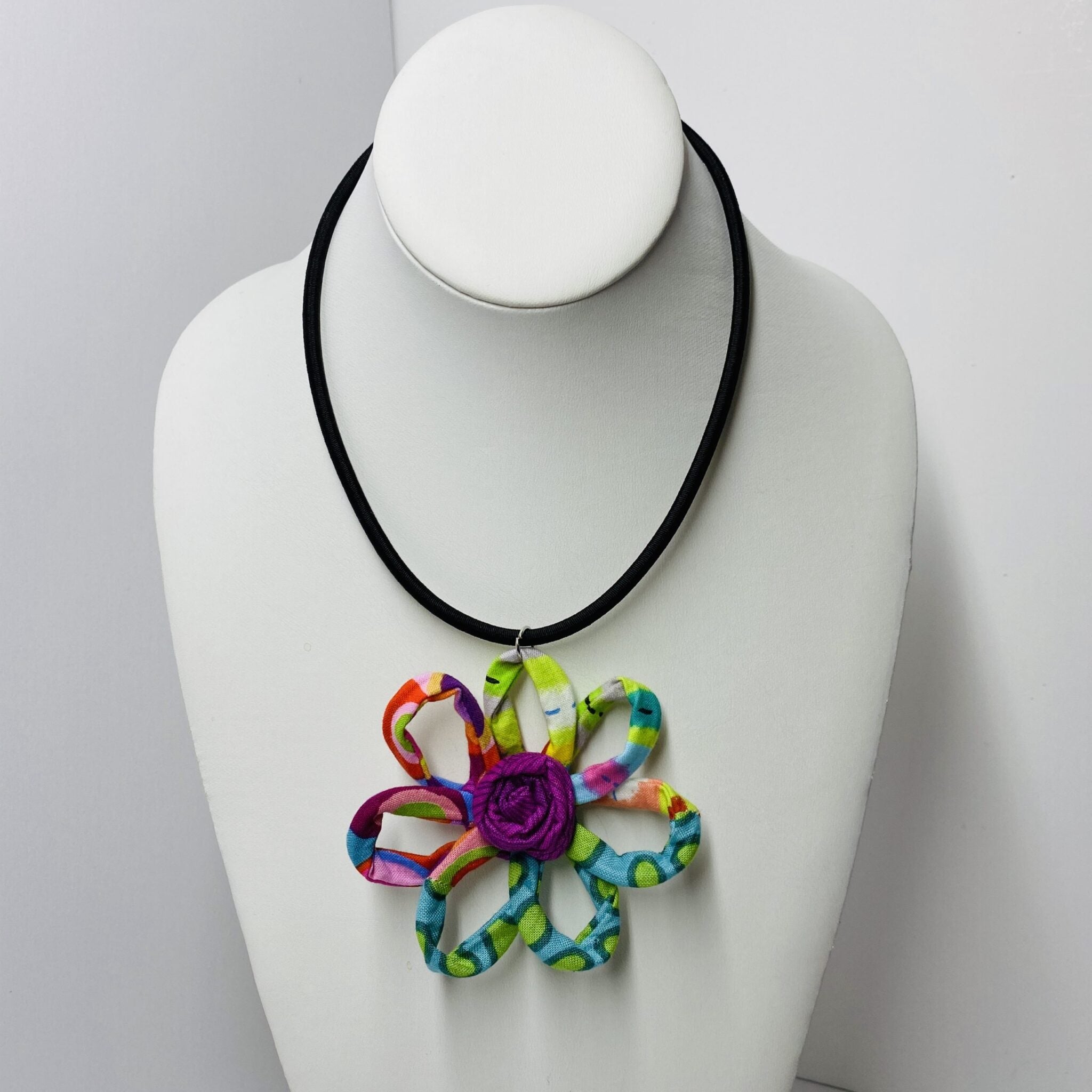 FICKLESTICKS Daisy Necklace - BLACK AND WHITE (YELLOW CENTER) (NOT MULTI)