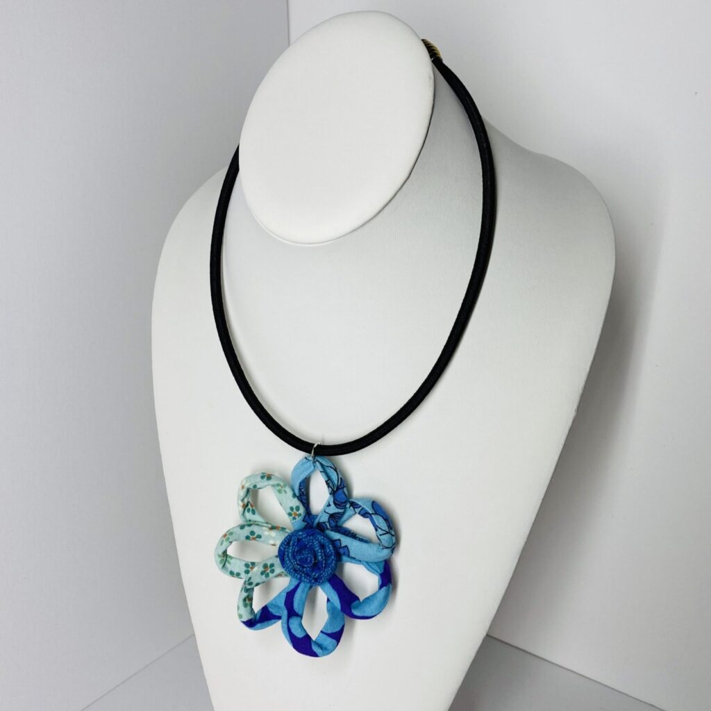 FICKLESTICKS Daisy Necklace - BLUES