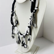 FICKLESTICKS Queen of String necklace - BLACK AND WHITE