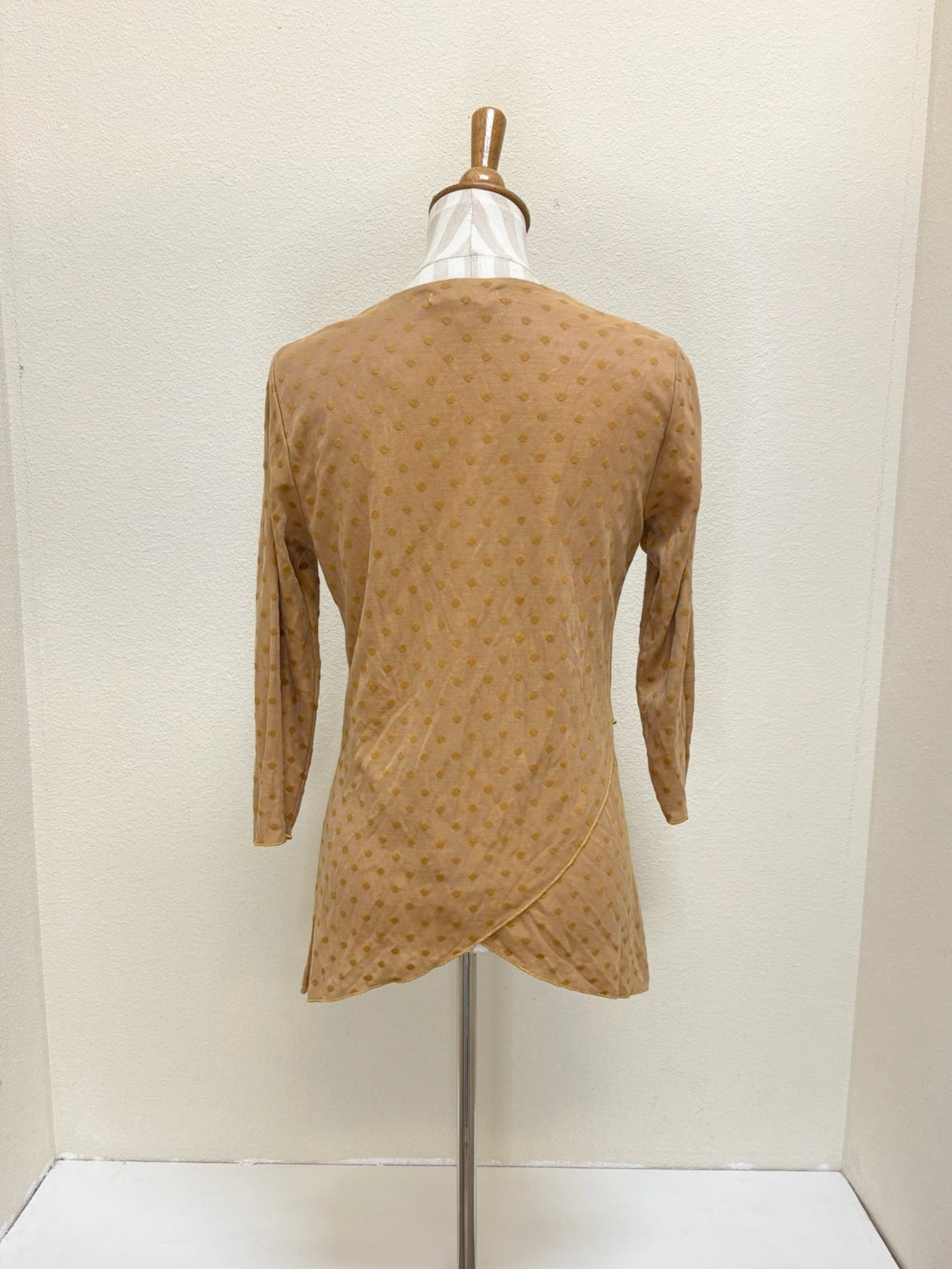 CUT LOOSE - Mesh Dot Double Layer V-Neck Tee - 6586823Sp MANUKA