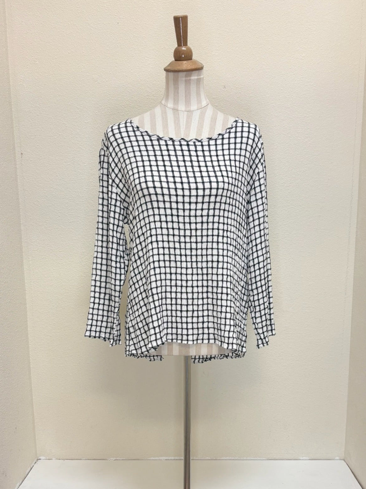 CUT LOOSE - White Crinkle Plaid Split Back Top - 6827965