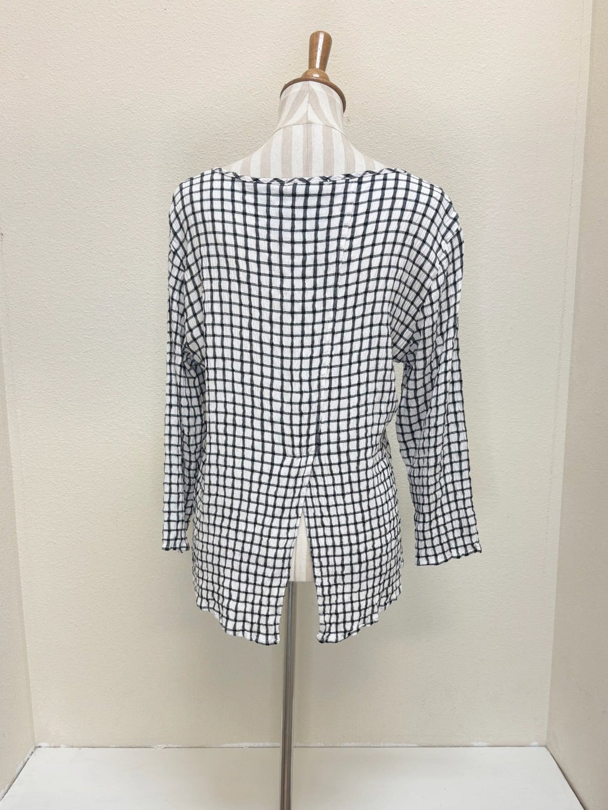 CUT LOOSE - White Crinkle Plaid Split Back Top - 6827965