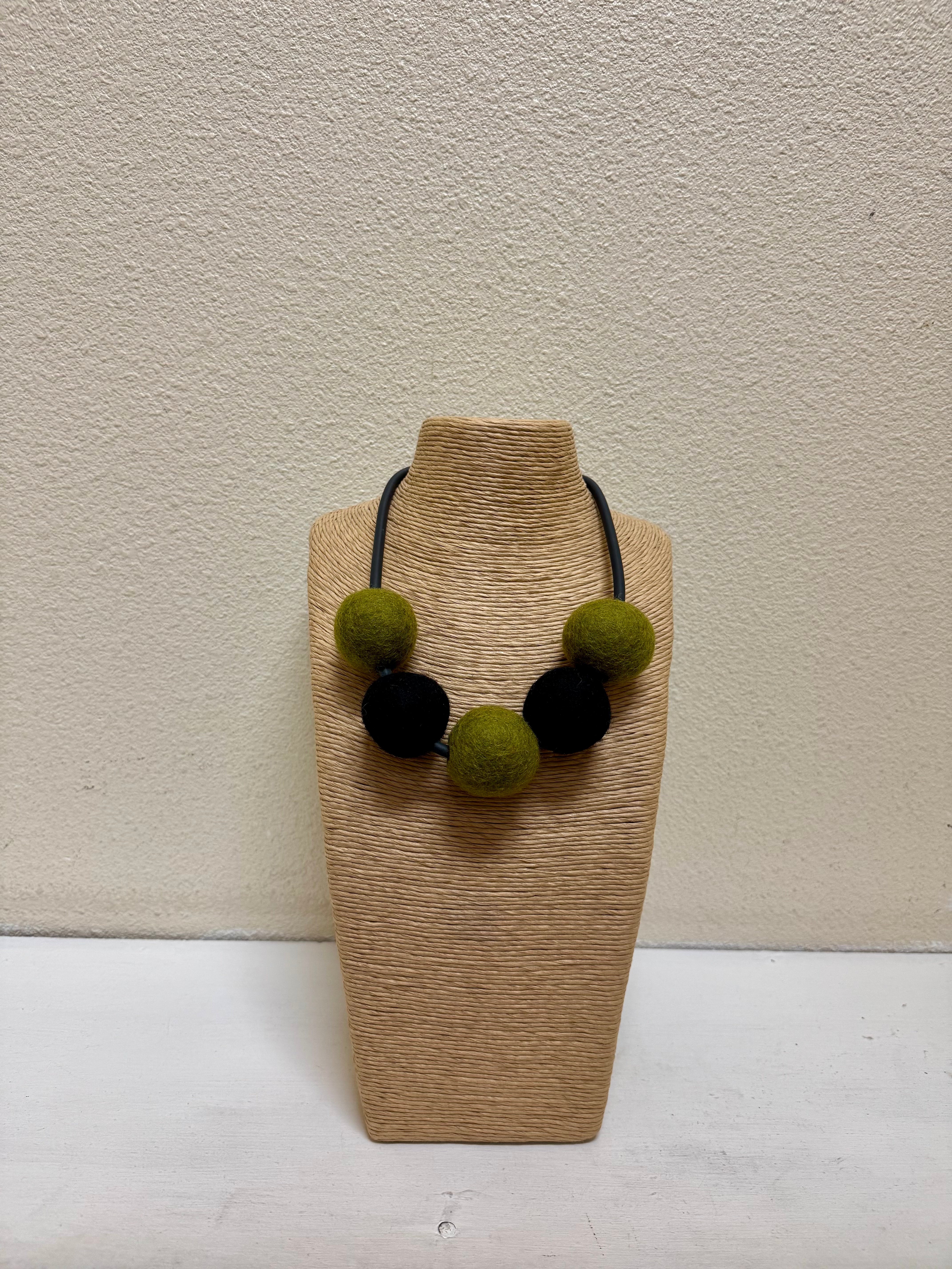 Frank Ideas Adjustable Wool and Rubber Necklace in Green and Black