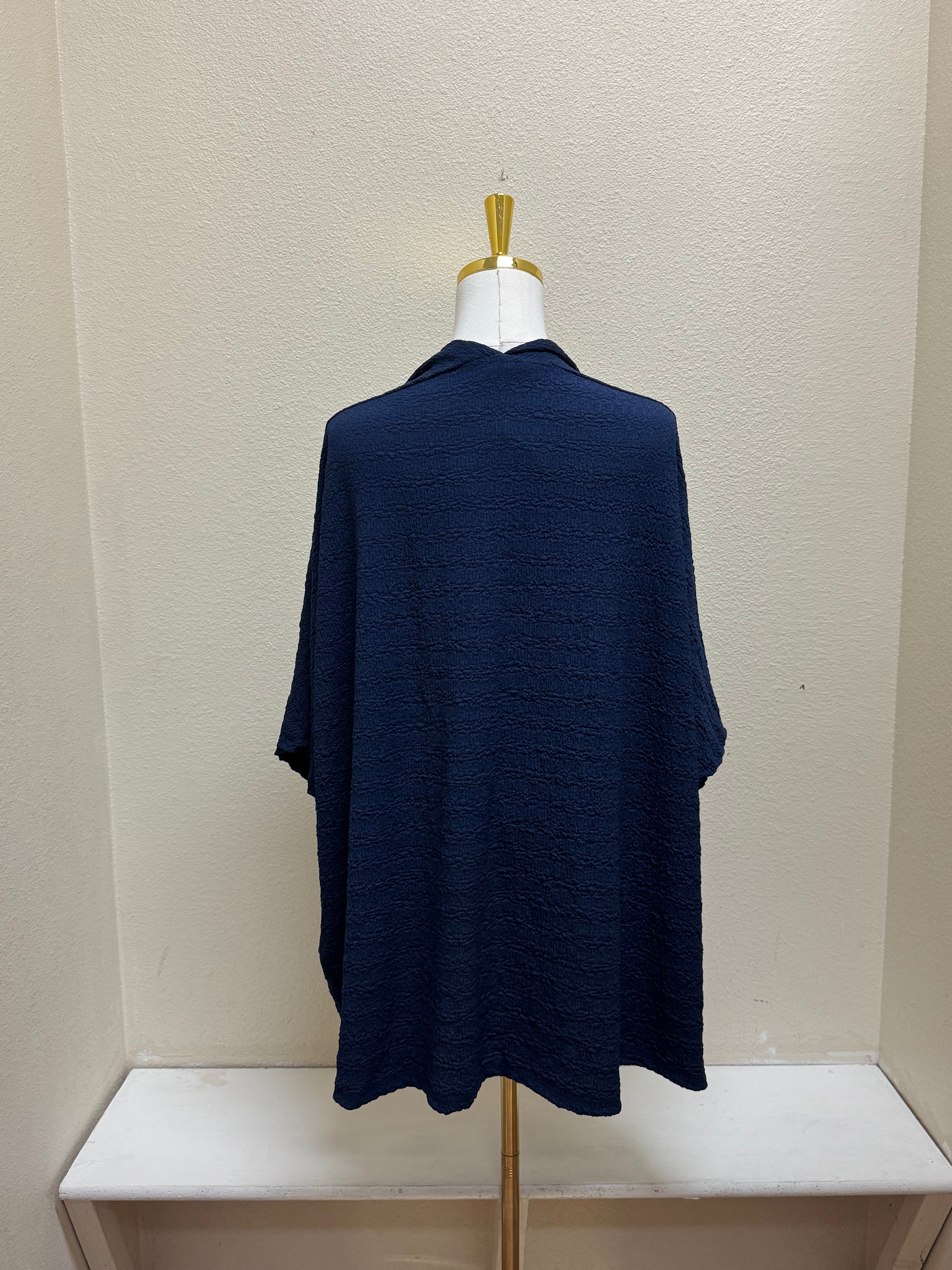 INOAH "Navy" - Solid Short Textured Cardigan