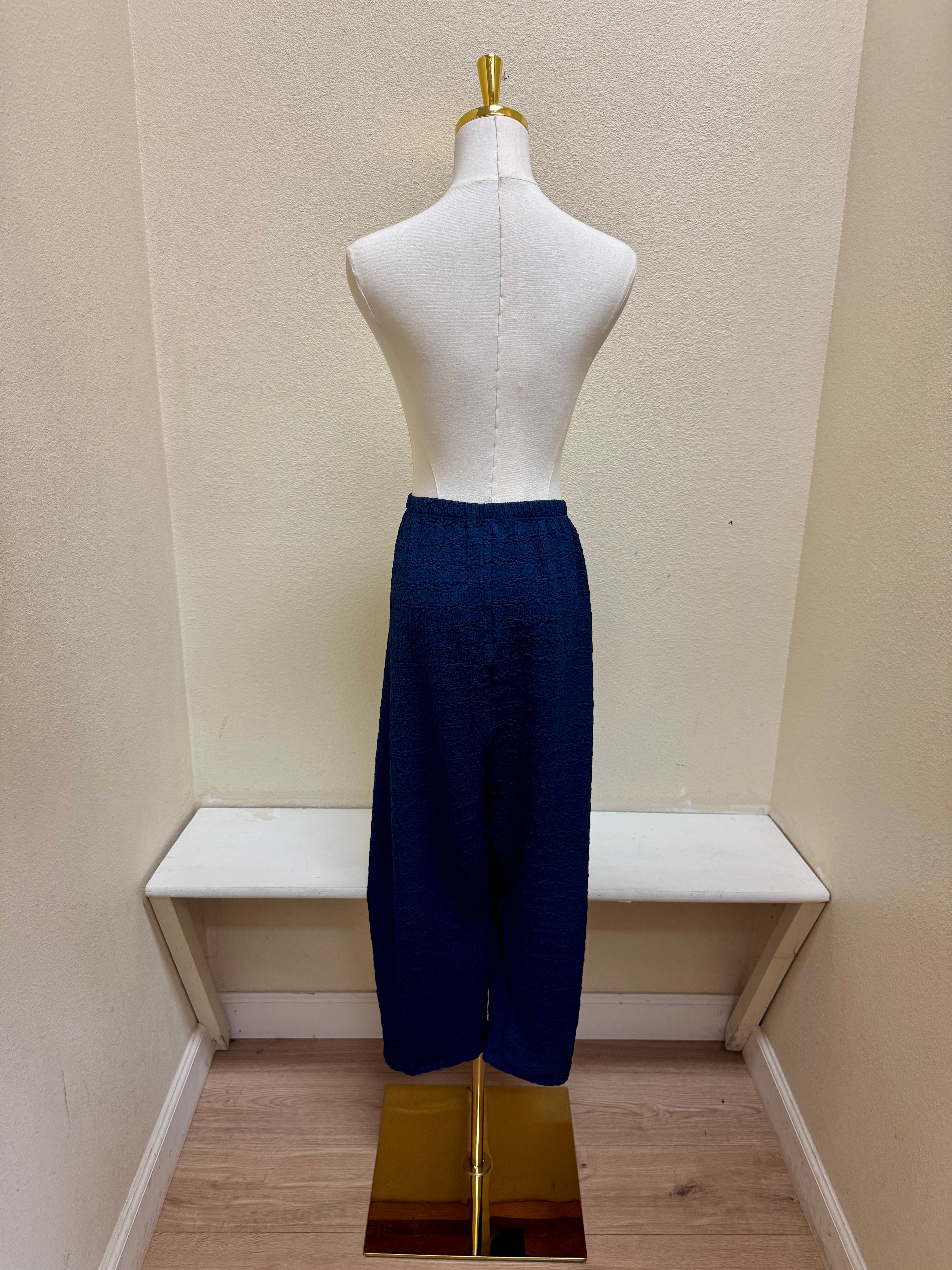 INOAH "Navy" - Solid Textured Relaxed Pant