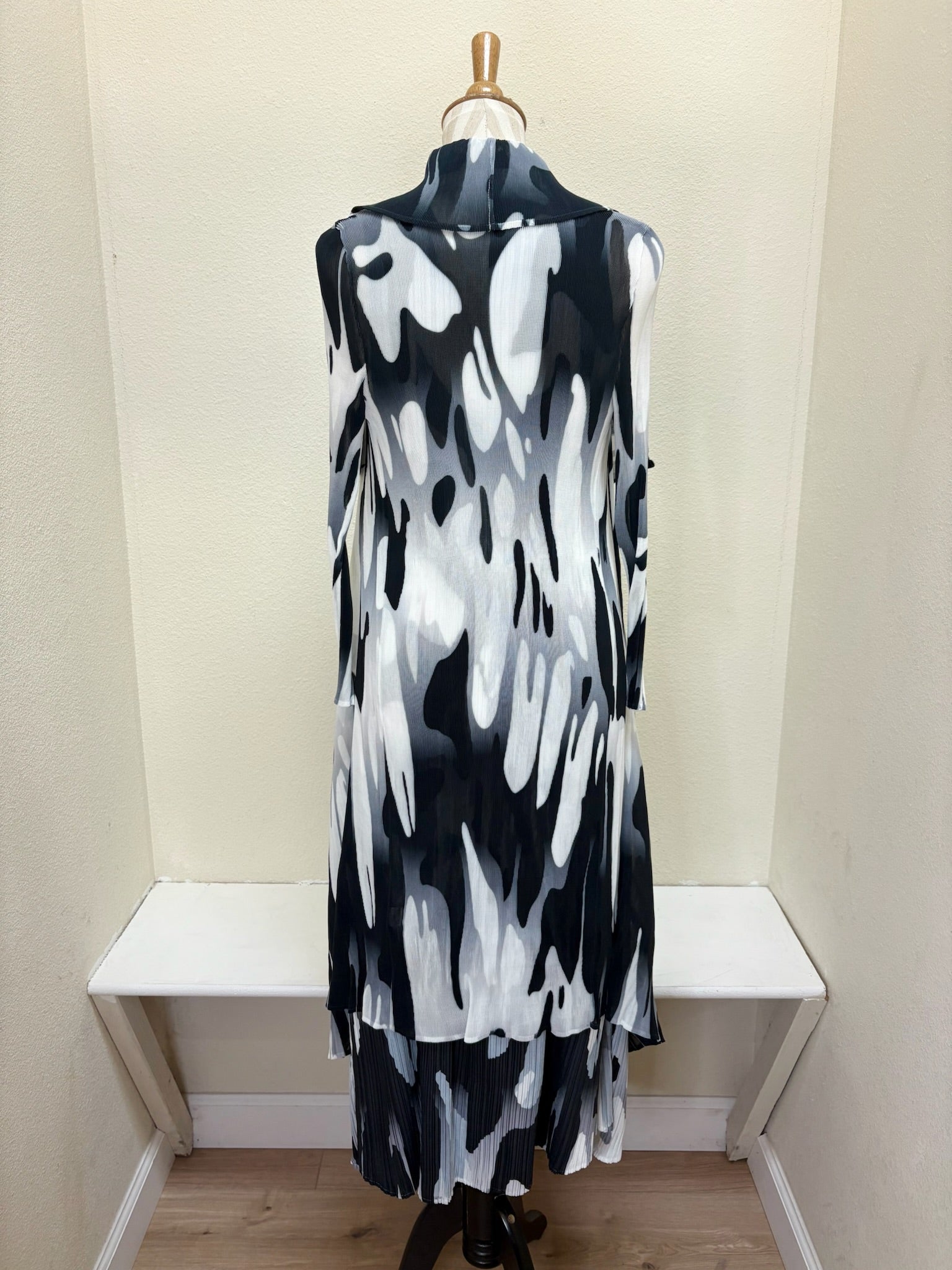 Alquema Long Collare Coat - LYRICS