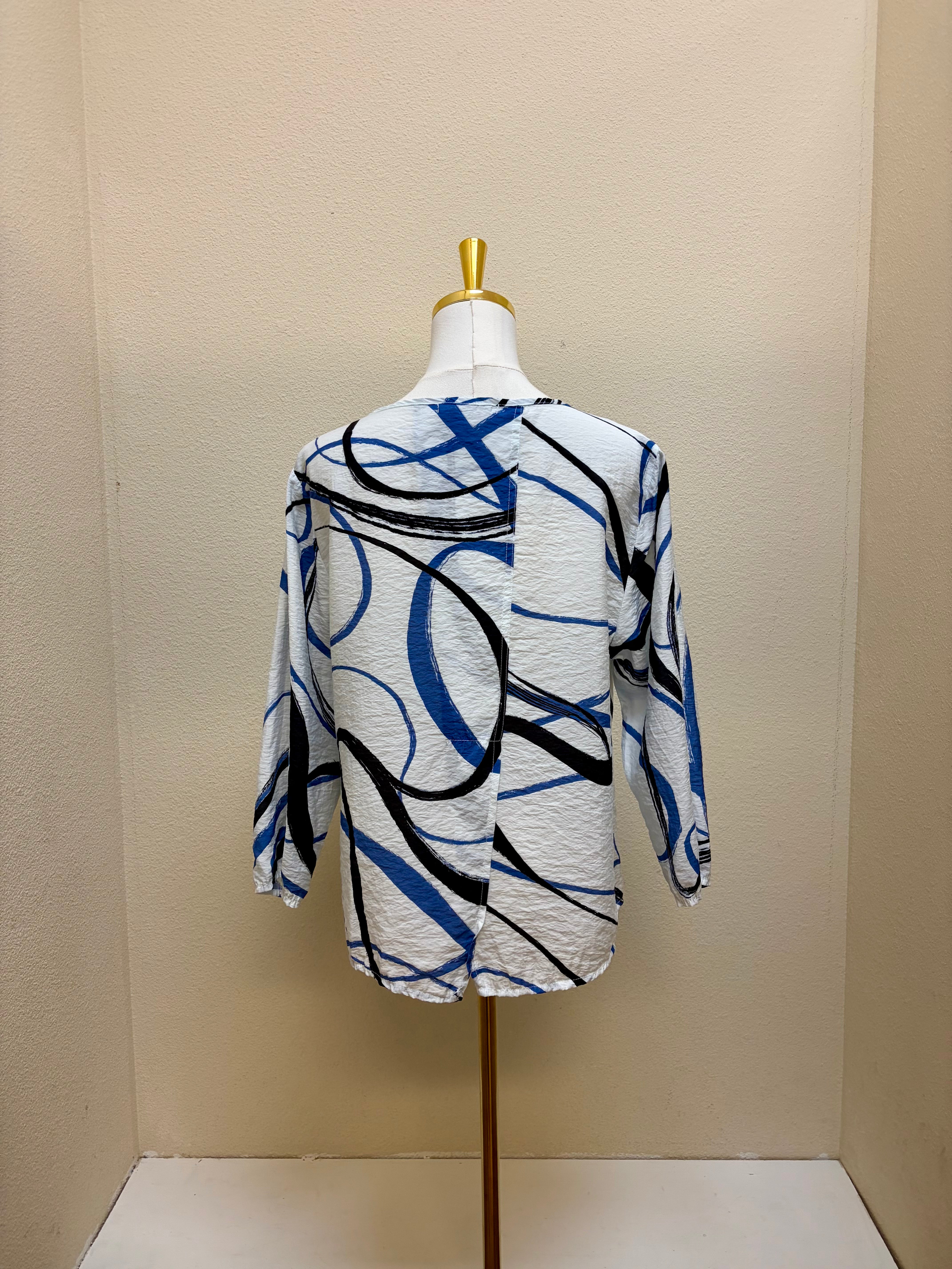 CUT LOOSE BLACK/BLUE SWIRL 3/4 SPLIT BACK TOP - WHITE