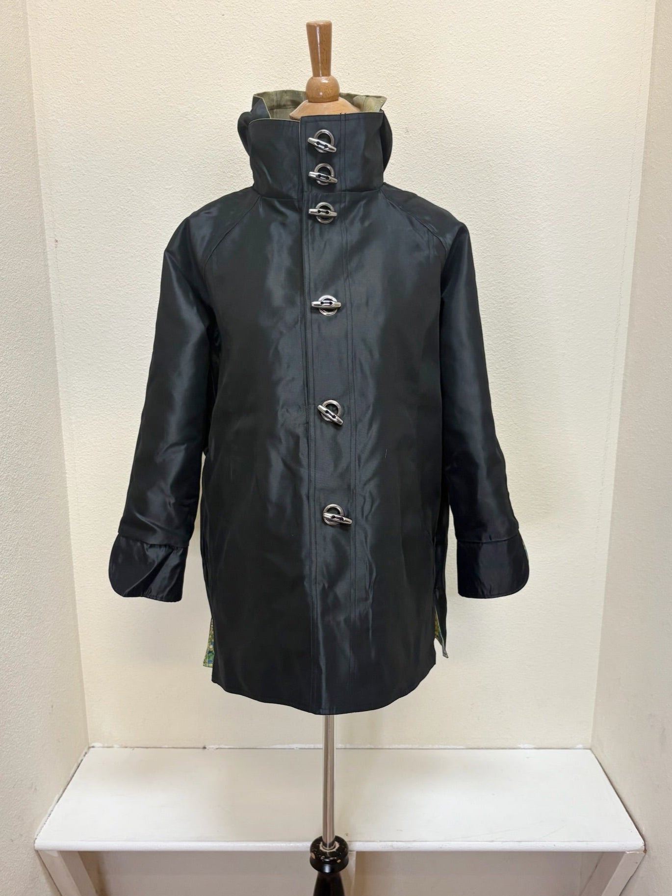 Oopera Raincoat - THE KISS (KLIMT) - J3240RW-2 – The Total Look