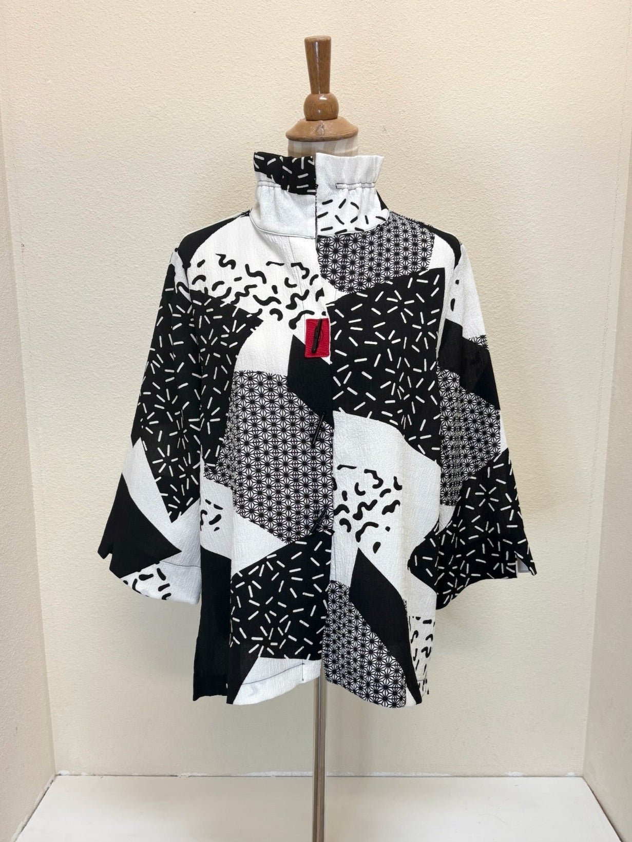 MOONLIGHT Black & White Abstract Button Down Top - 3448