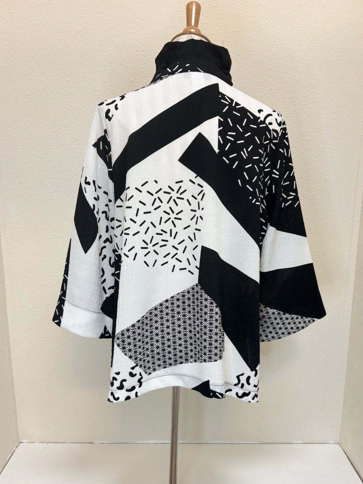 MOONLIGHT Black & White Abstract Button Down Top - 3448