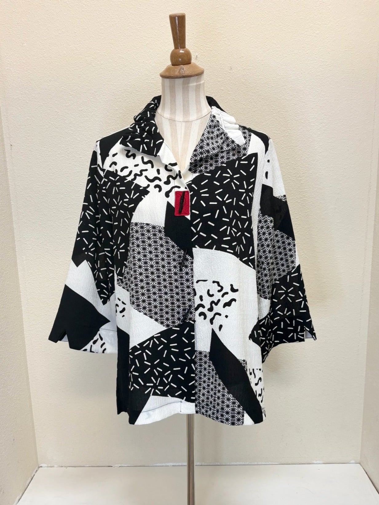 MOONLIGHT Black & White Abstract Button Down Top - 3448
