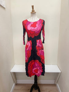 Alquema 3/4 Sleeve Smash Pocket  Dress - BLACK RED PINK ROSES
