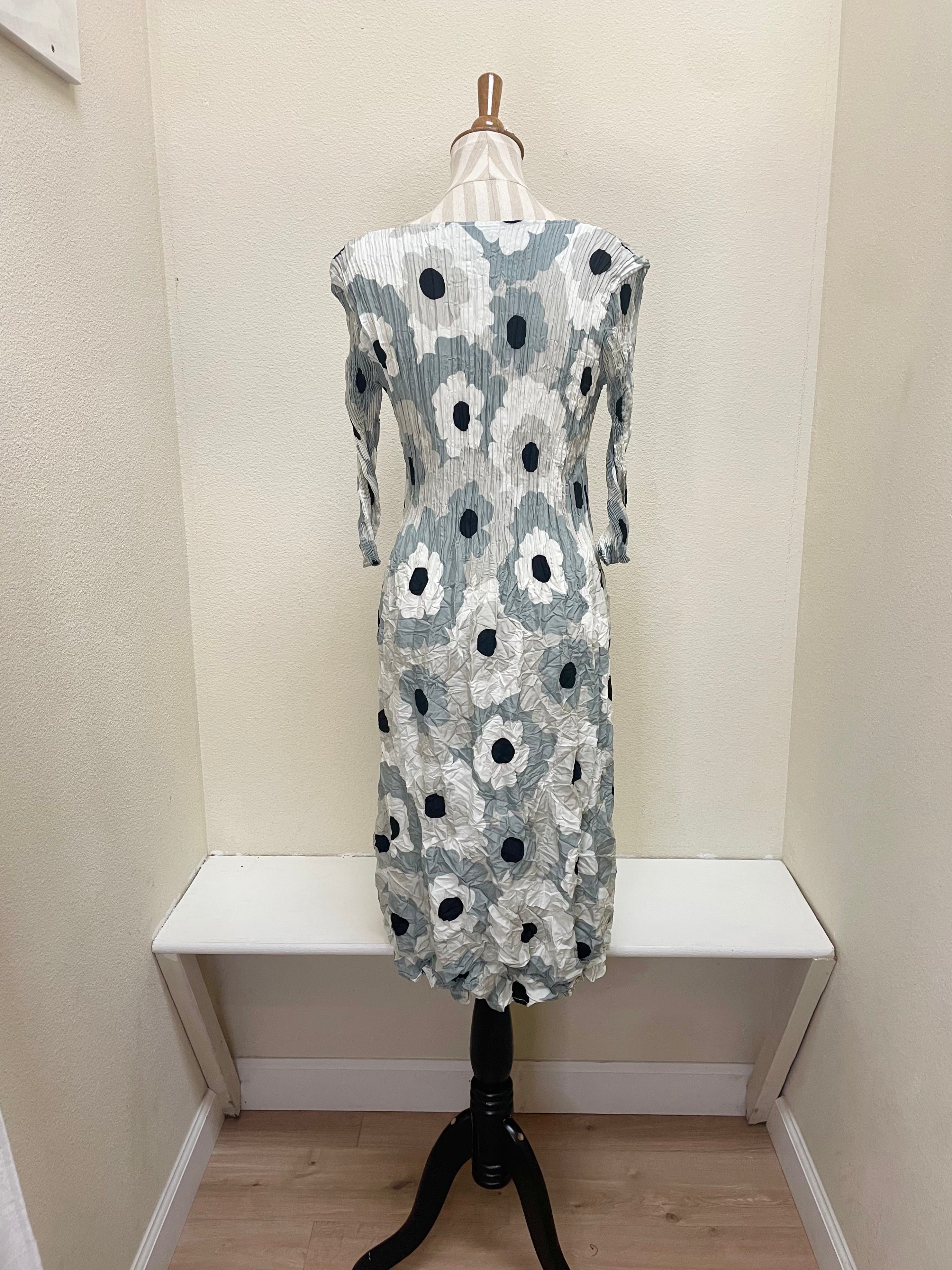 Alquema 3/4 Sleeve Smash Pocket  Dress - SILVER FLOWER SPOT