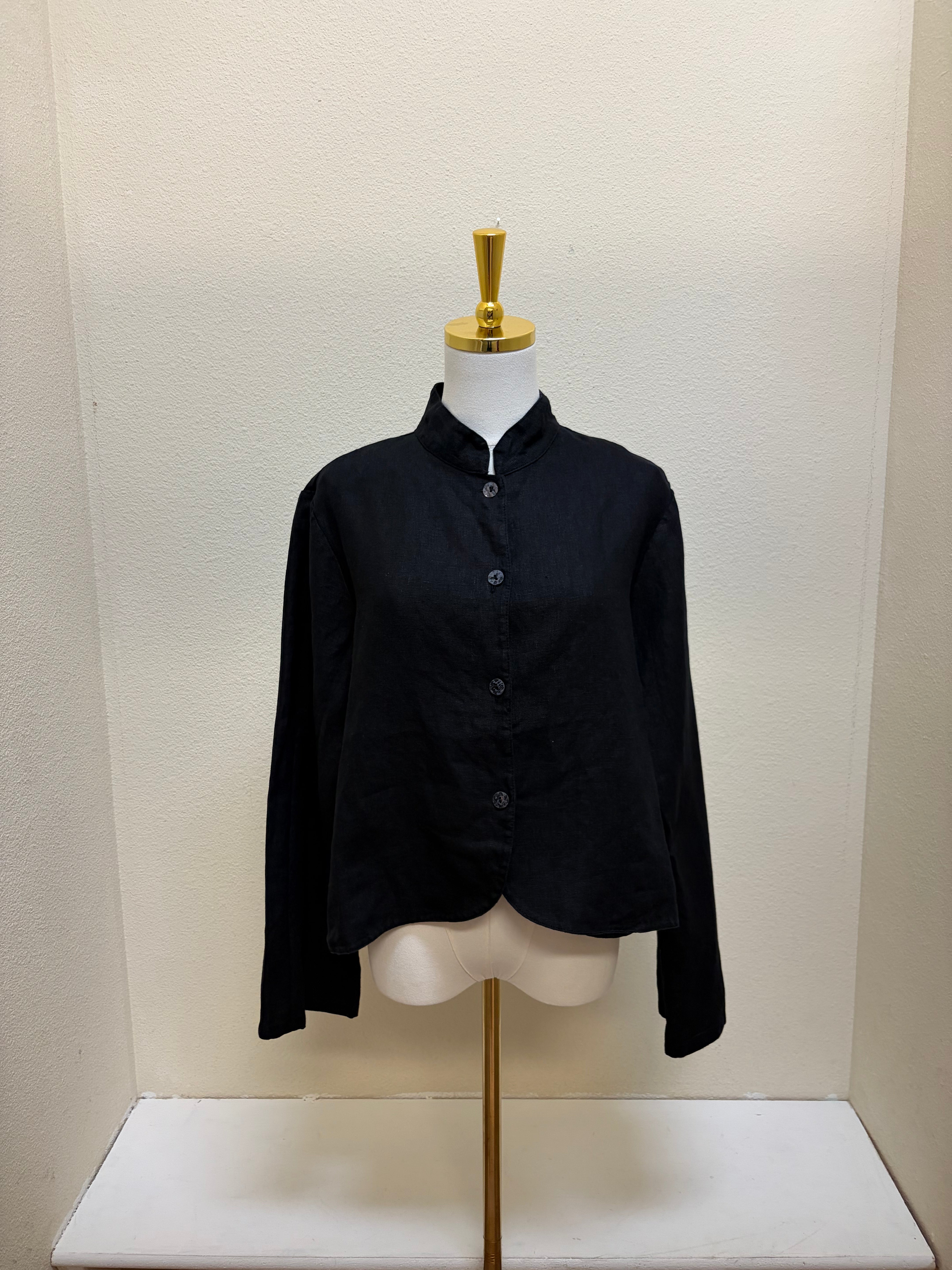 Bryn Walker HEAVY LINEN CROP MANDARIN BUTTON TOP - 47141 - BLACK