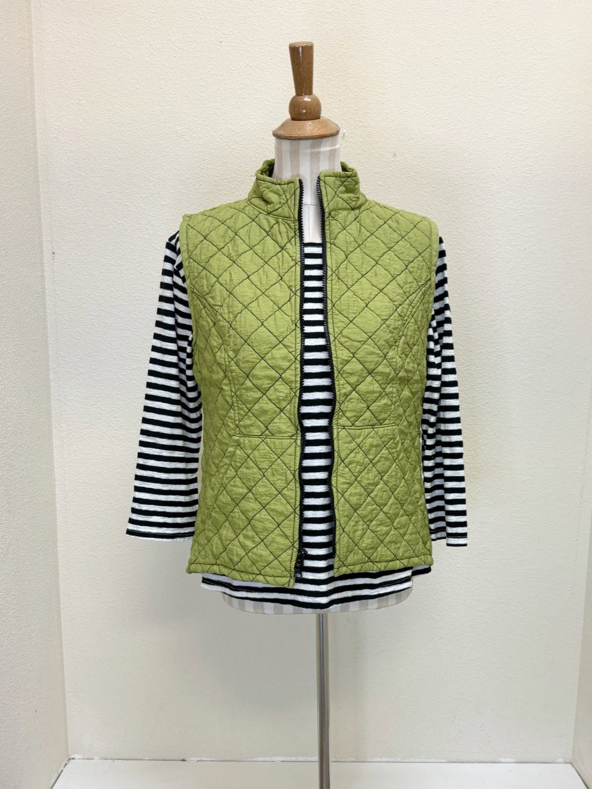 CUT LOOSE - Quilted Parachute Zip Vest - 6595655 – The Total Look