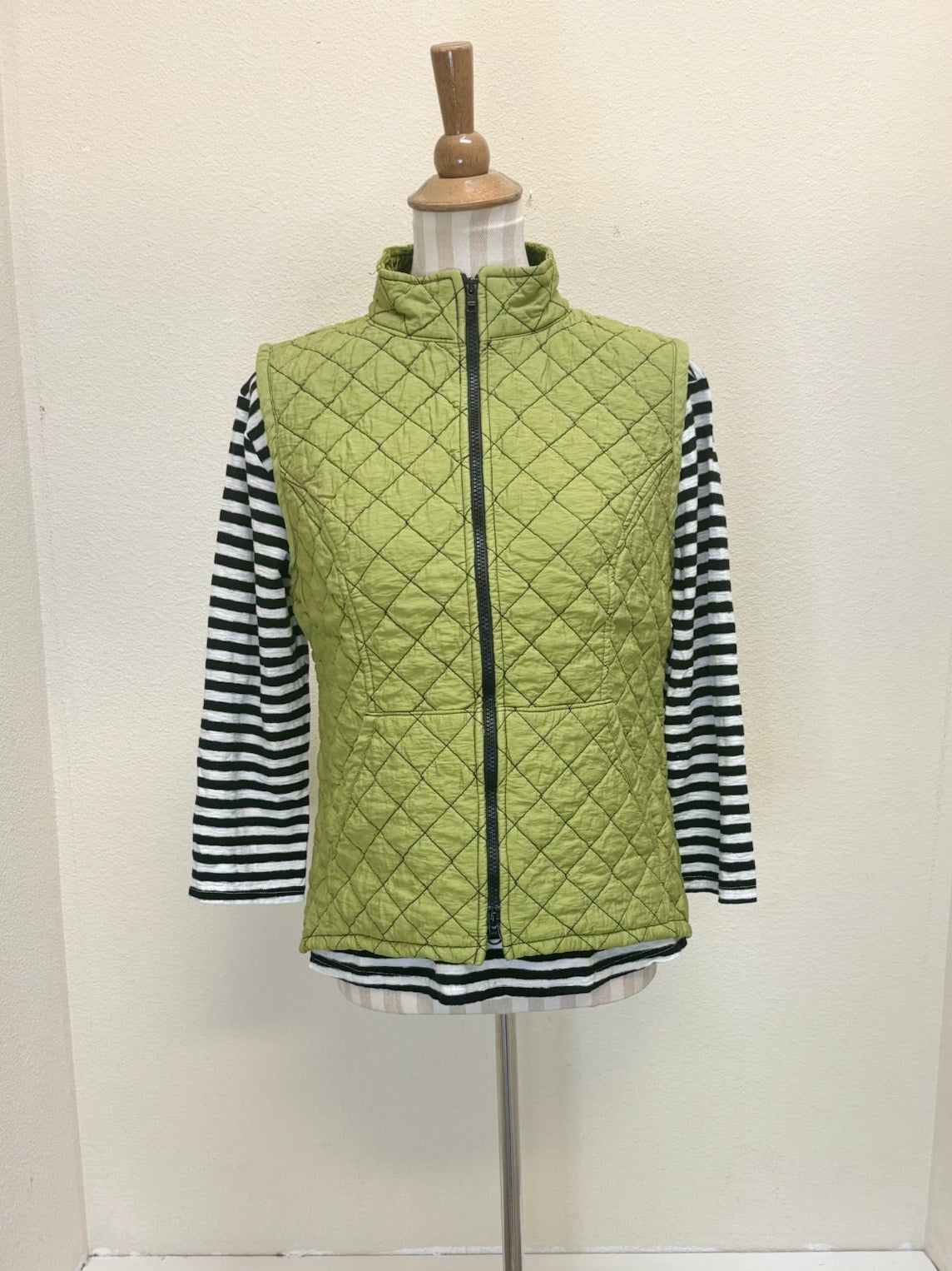 CUT LOOSE - Quilted Parachute Zip Vest - 6595655 – The Total Look
