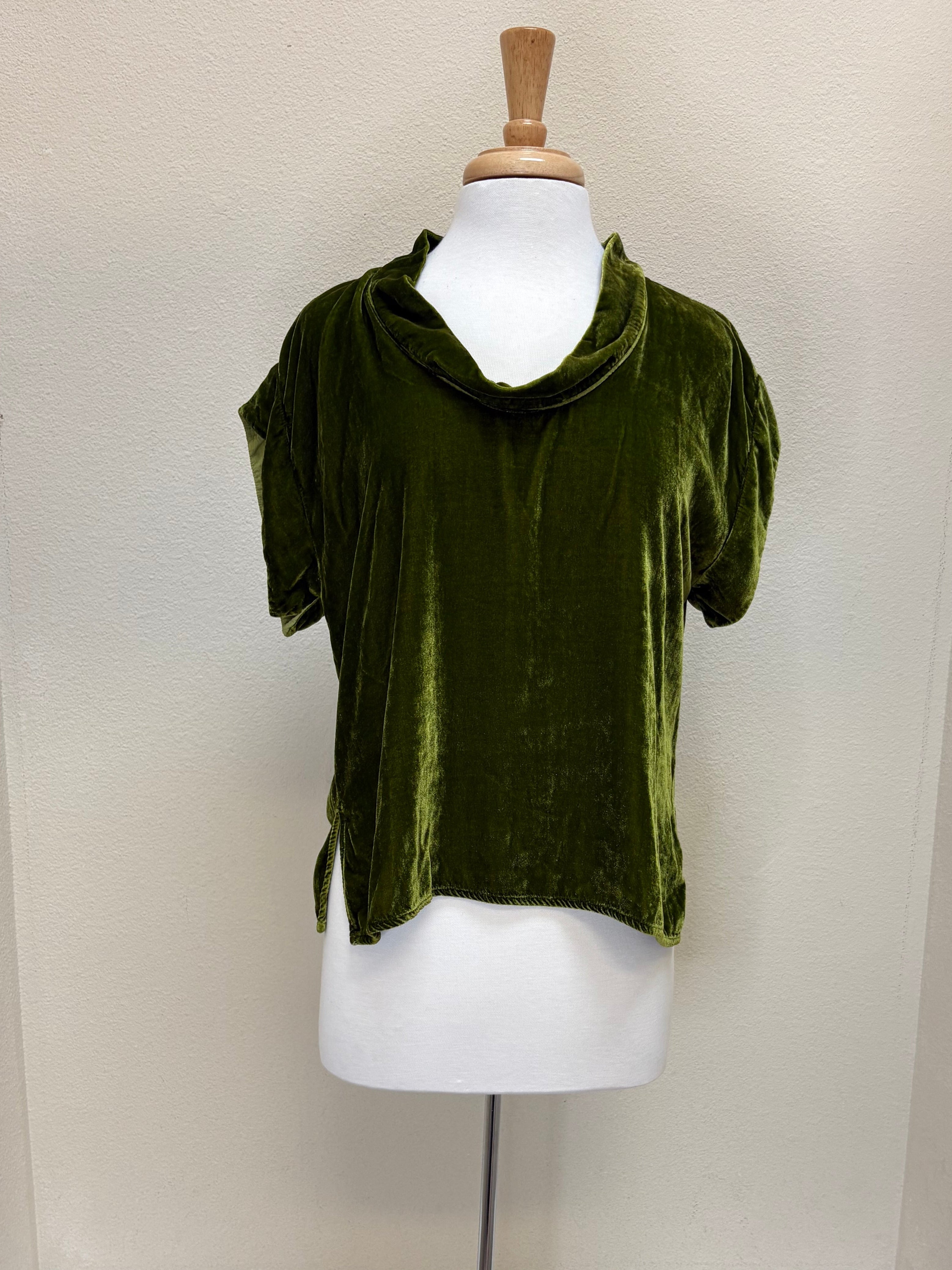 CUT LOOSE Velvet Short Sleeve Cowl Top - 6996139