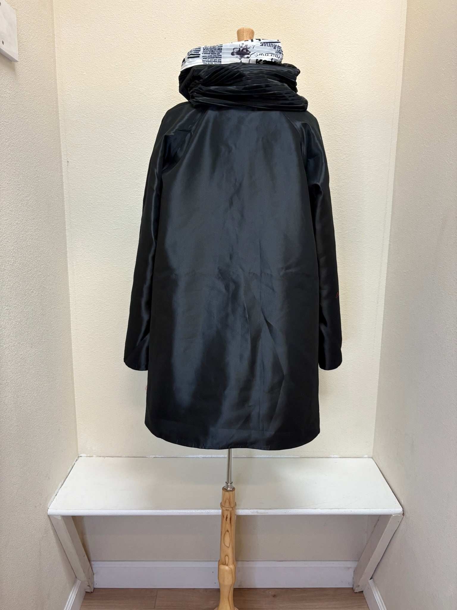 Oopera Raincoat - NEWSPAPER - J18832RW-2