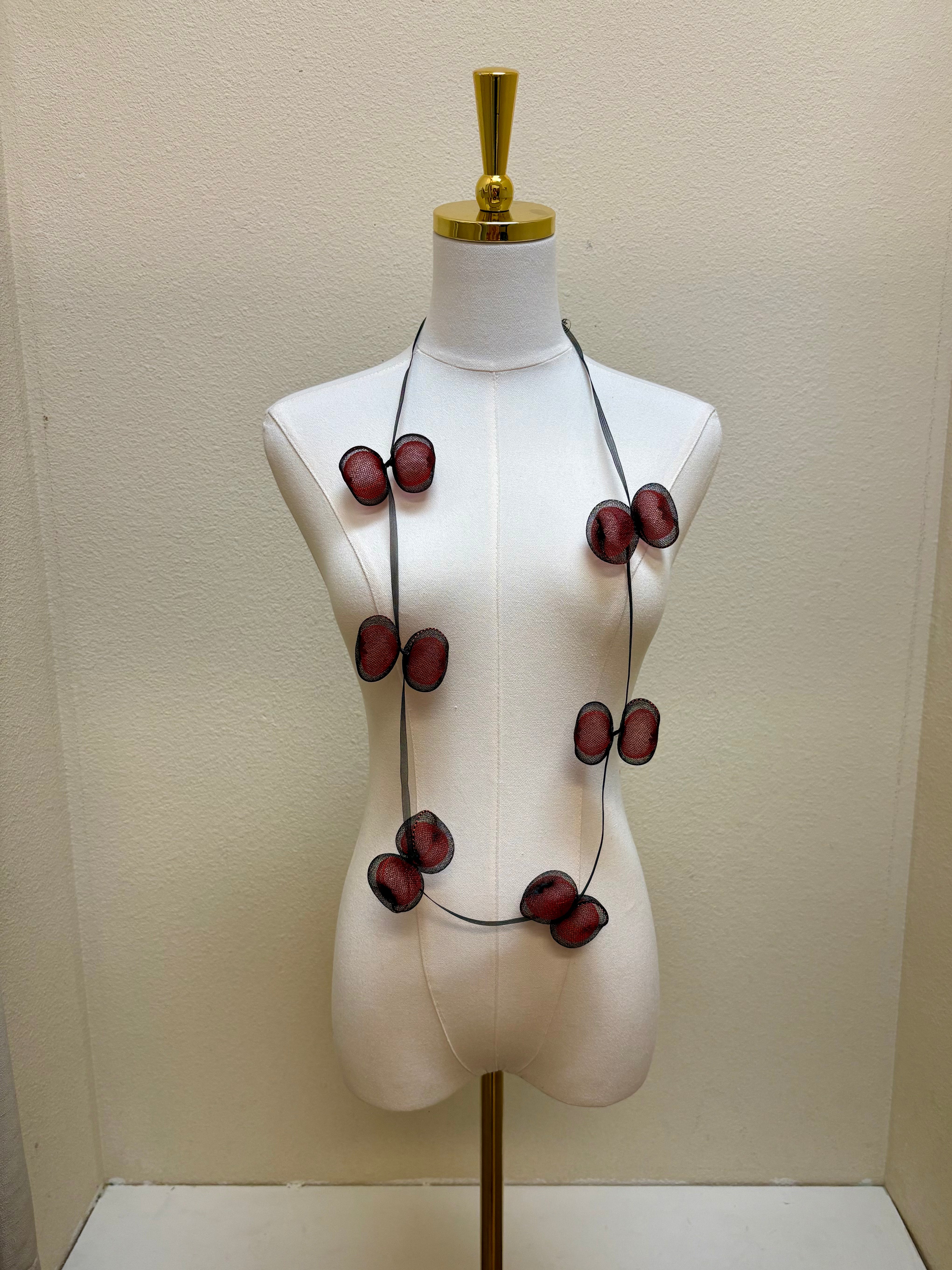 Perle Adjustable Mesh Necklace - Red & Black