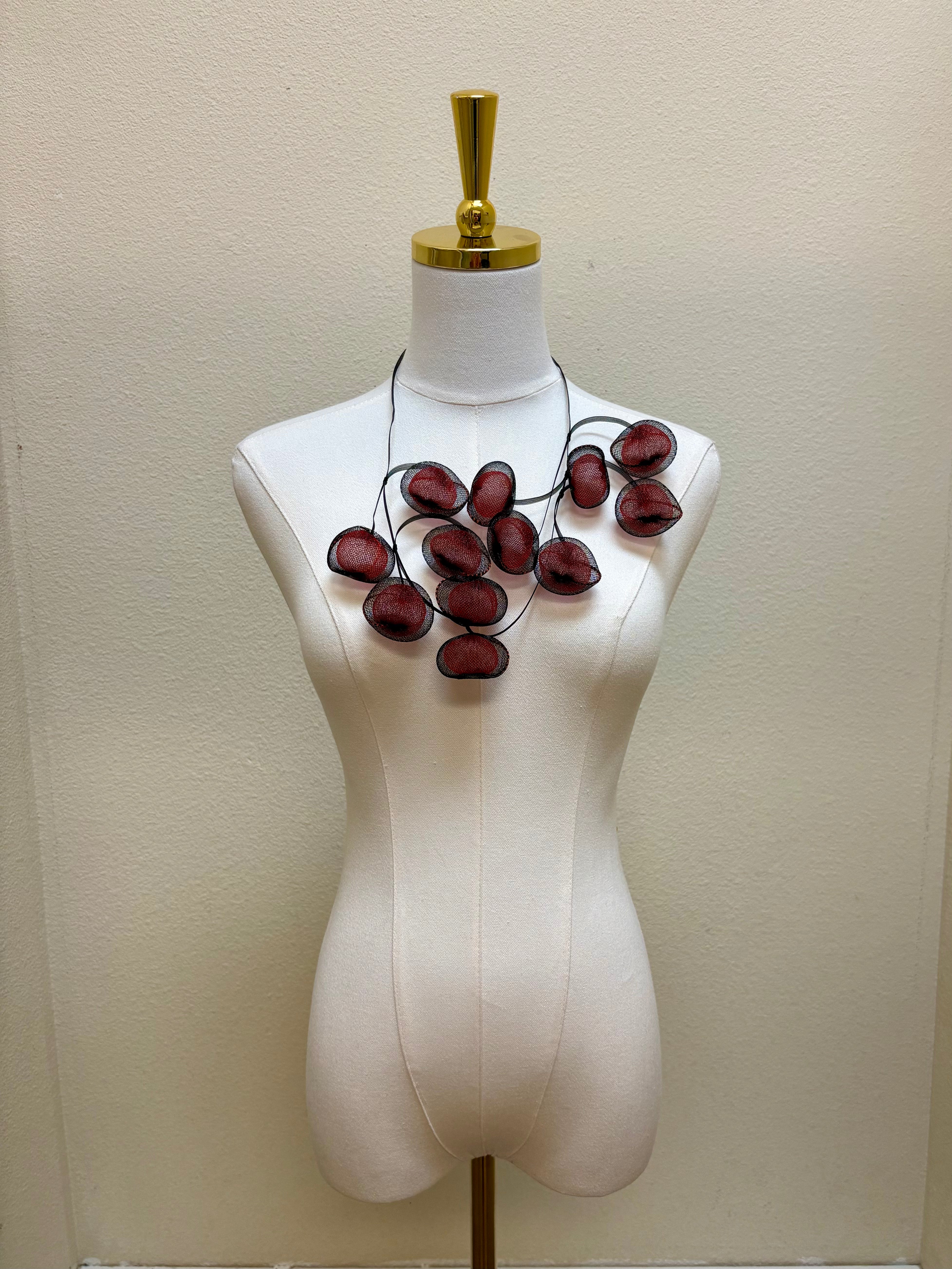 Perle Adjustable Mesh Necklace - Red & Black