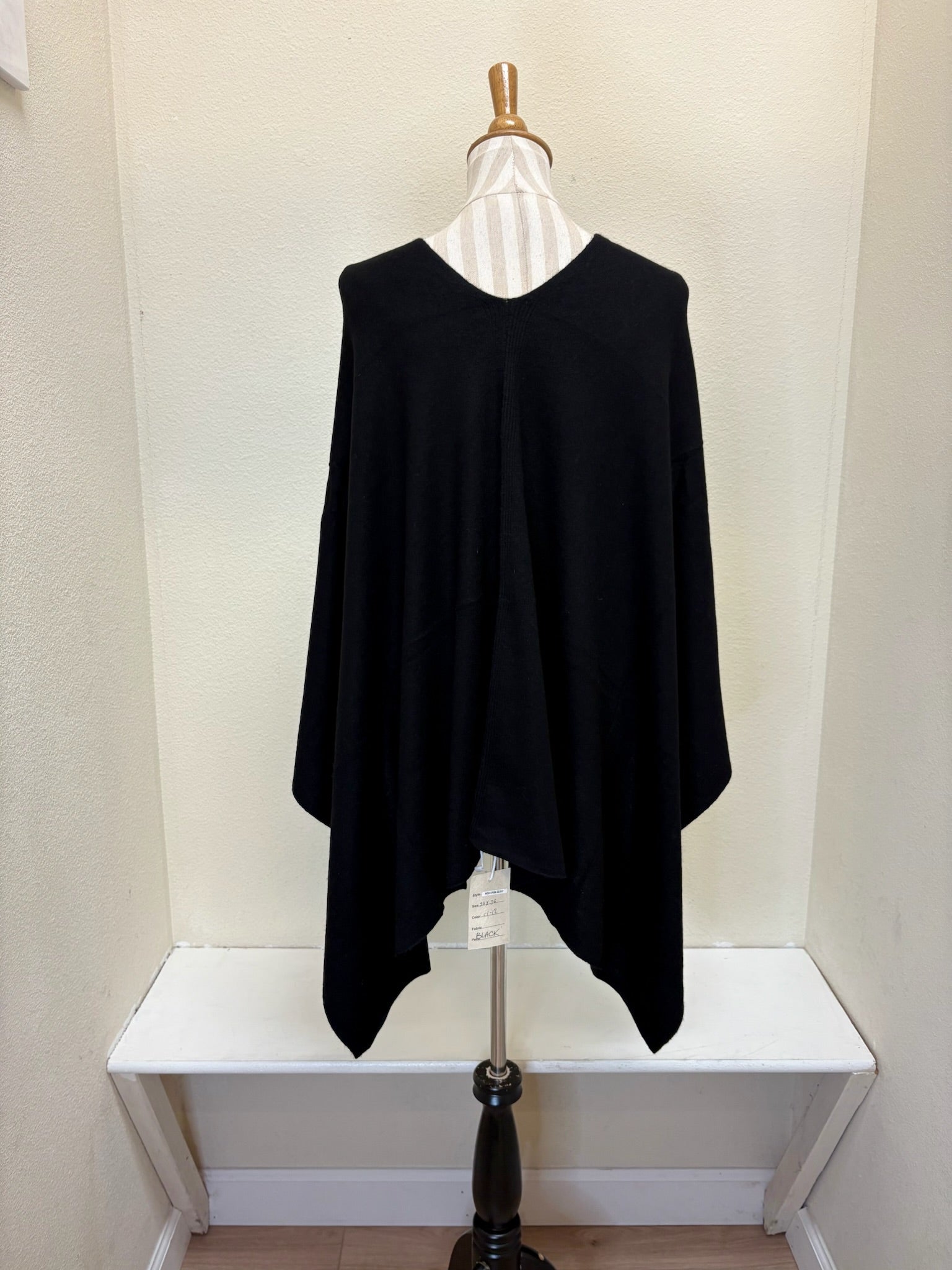 Dolma Cashmere Poncho - BLACK