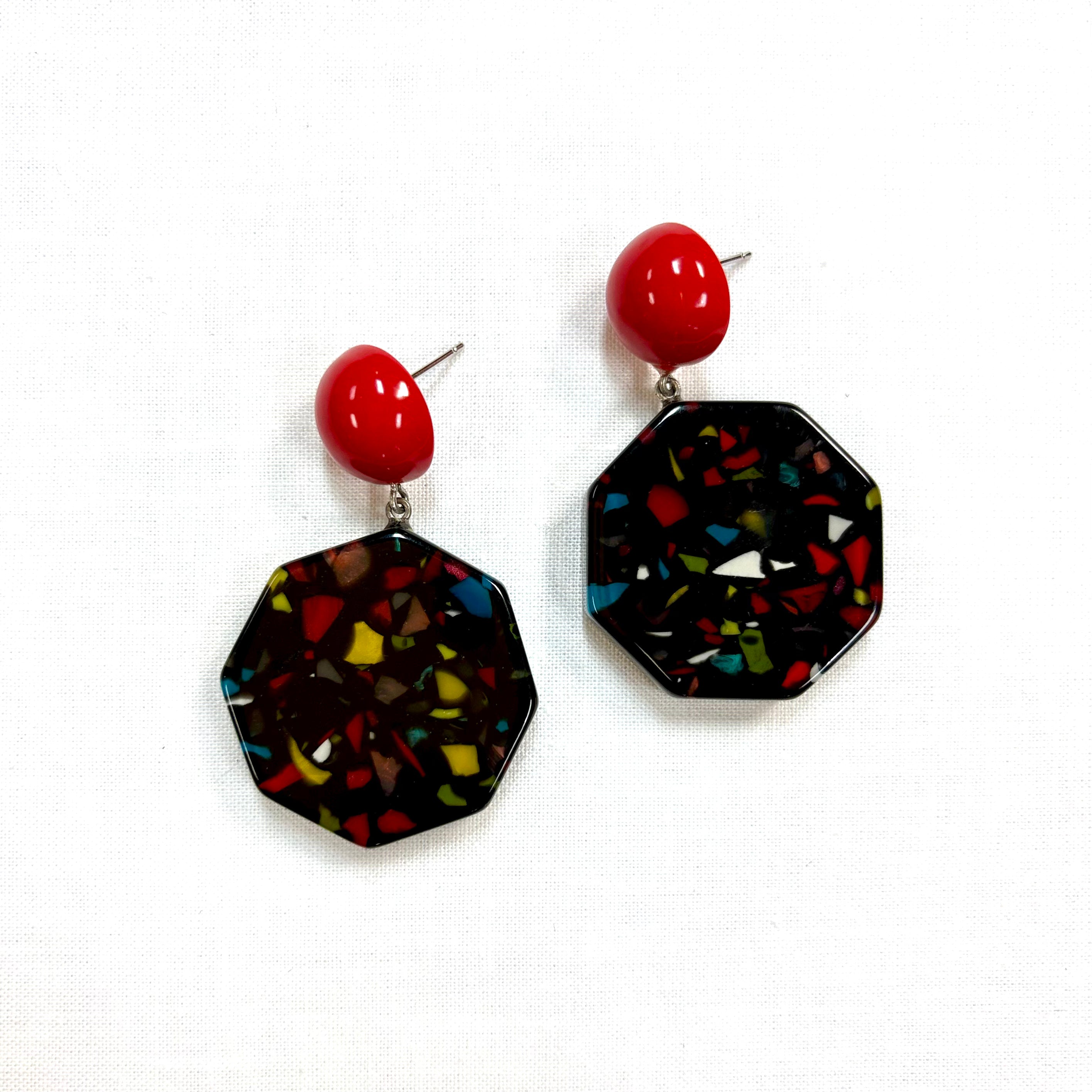ZSISKA Black & Red Hexagon Multicolor Fleck Acrylic Bead Earring
